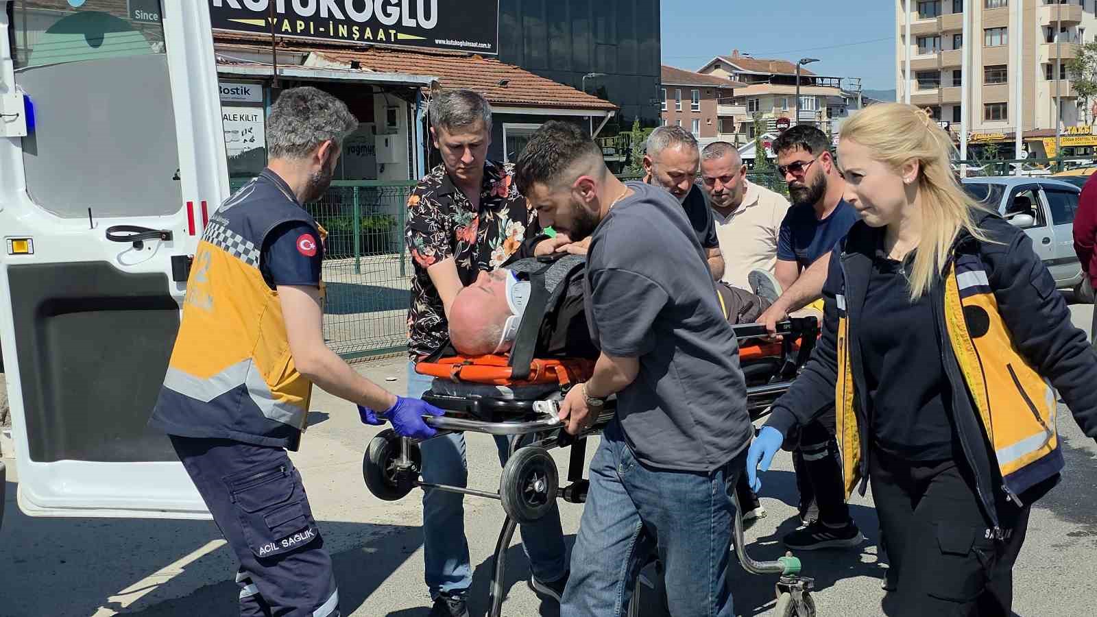duzcede-minibus-motosiklete-carpti-1-yarali