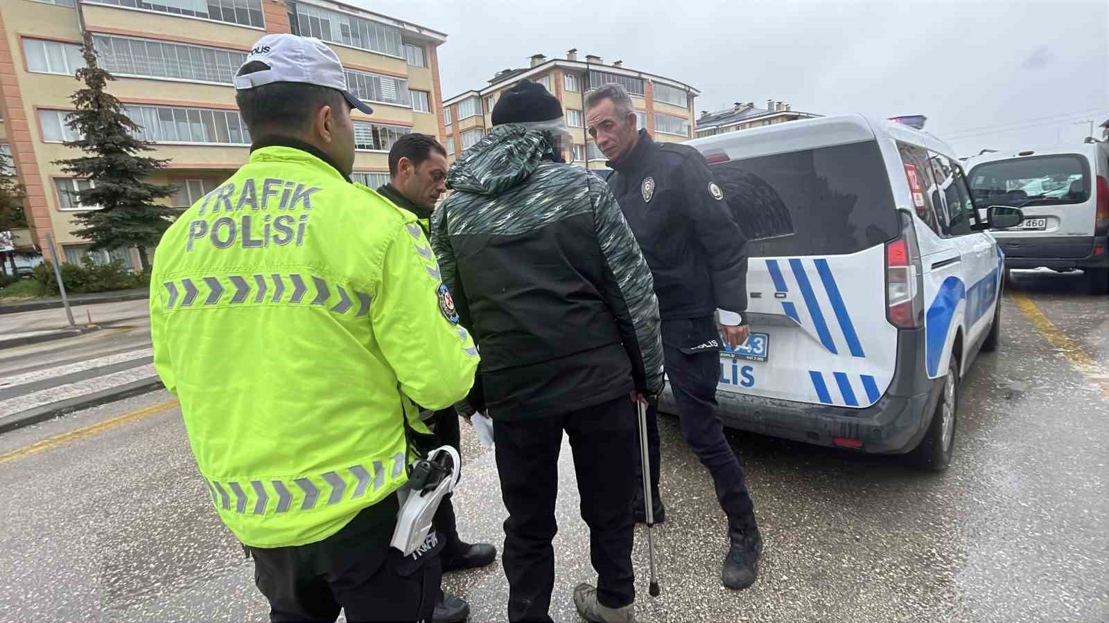 ehliyeti-iptal-edilen-surucu-yasli-kadina-carpti