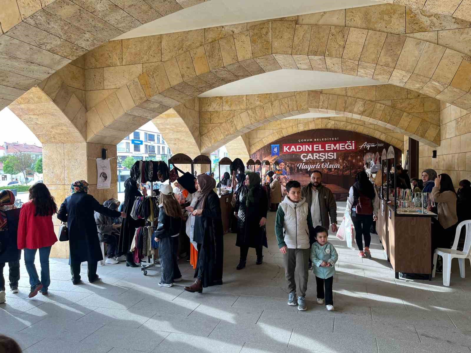 el-emegi-urunler-tezgaha-cikti-kadin-ureticiler-aile-ekonomisine-katki-sagliyor