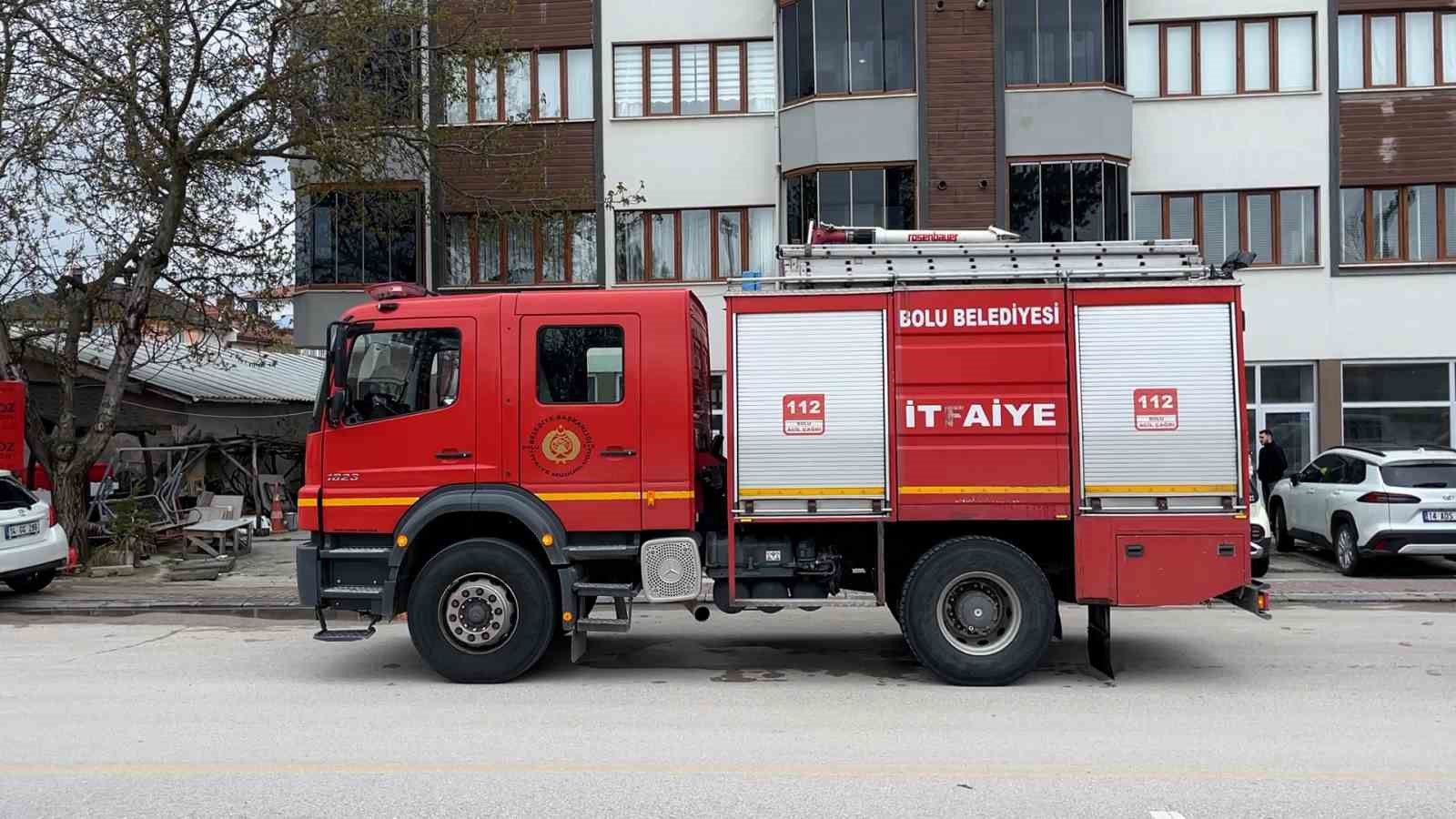 elektrikli-aractan-dumanlar-yukseldi-nedeni-bulunamayinca-cekiciyle-goturuldu