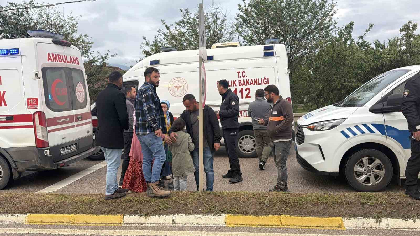 erbaada-iki-servis-minibusu-carpisti-10-yarali