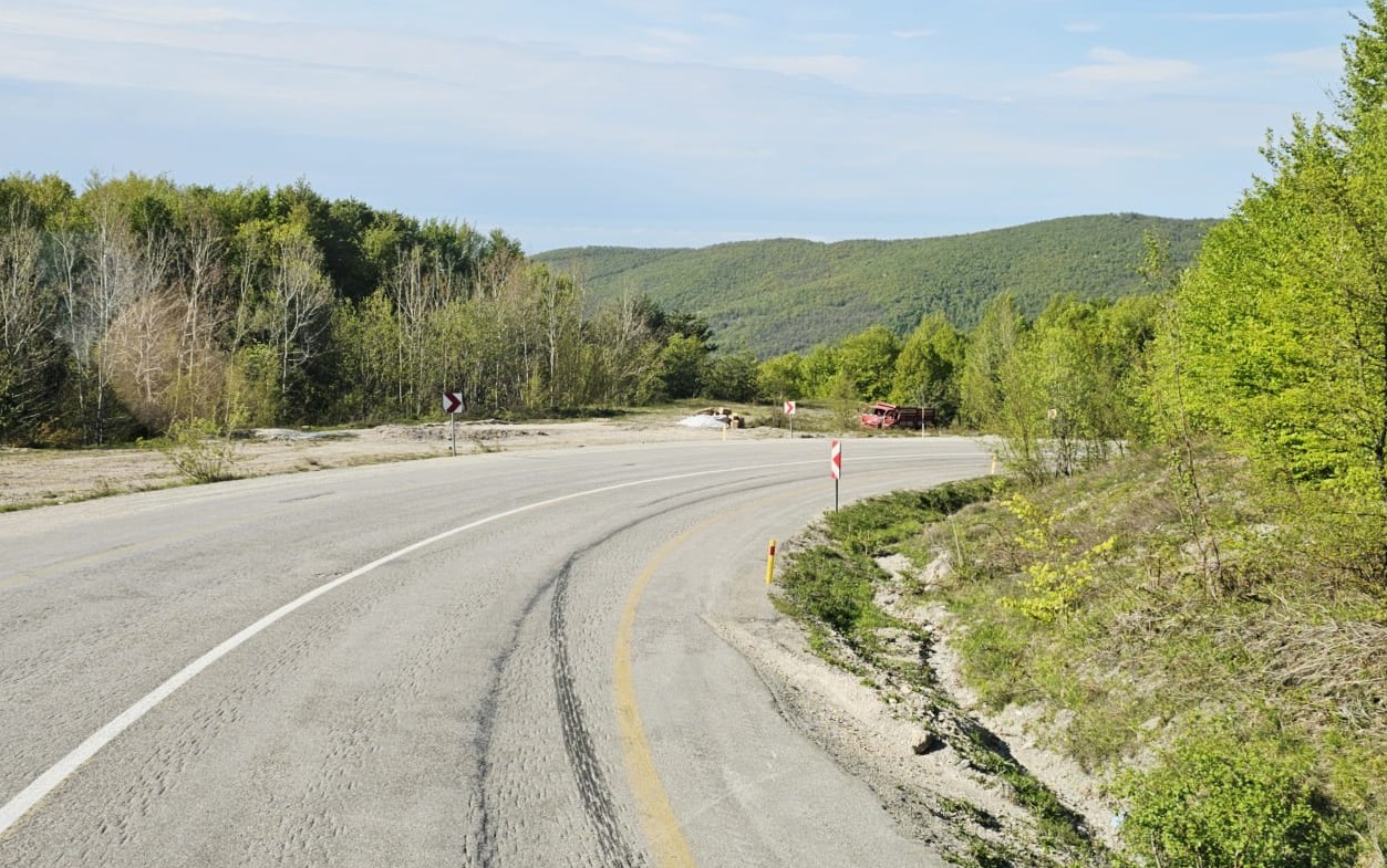 freni-bosalan-kamyon-baska-bir-kamyona-carpti-1-yarali
