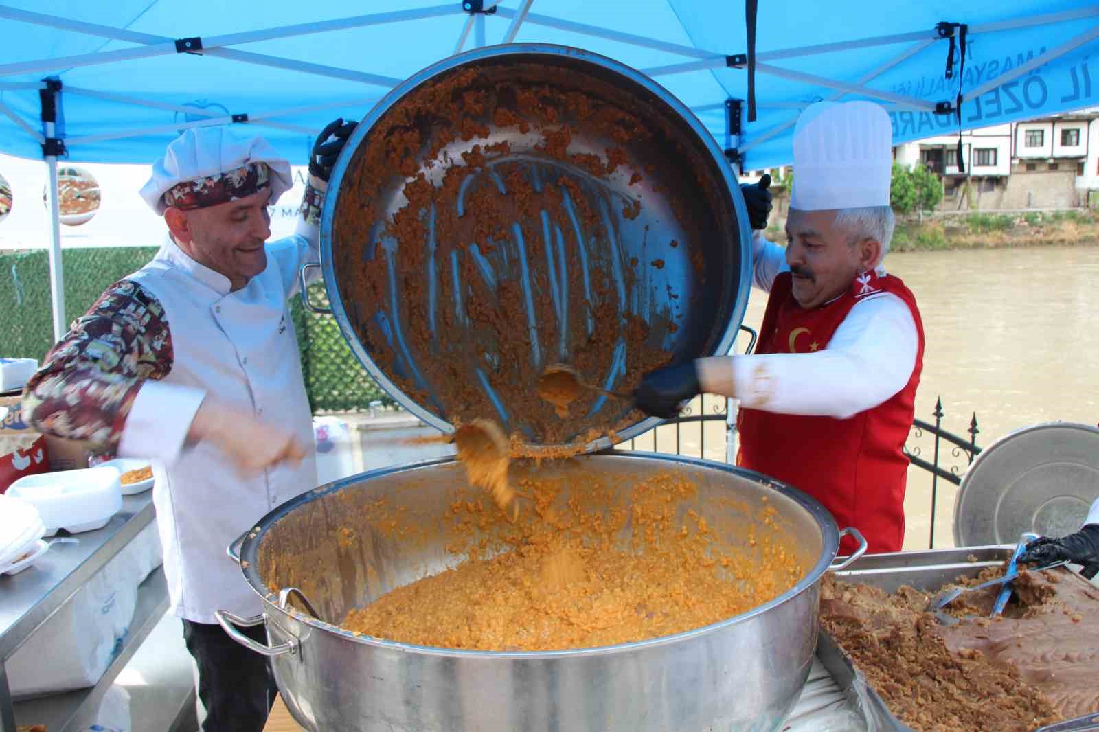iki-dev-kazan-dolusu-keskek-30-dakikada-dagitildi