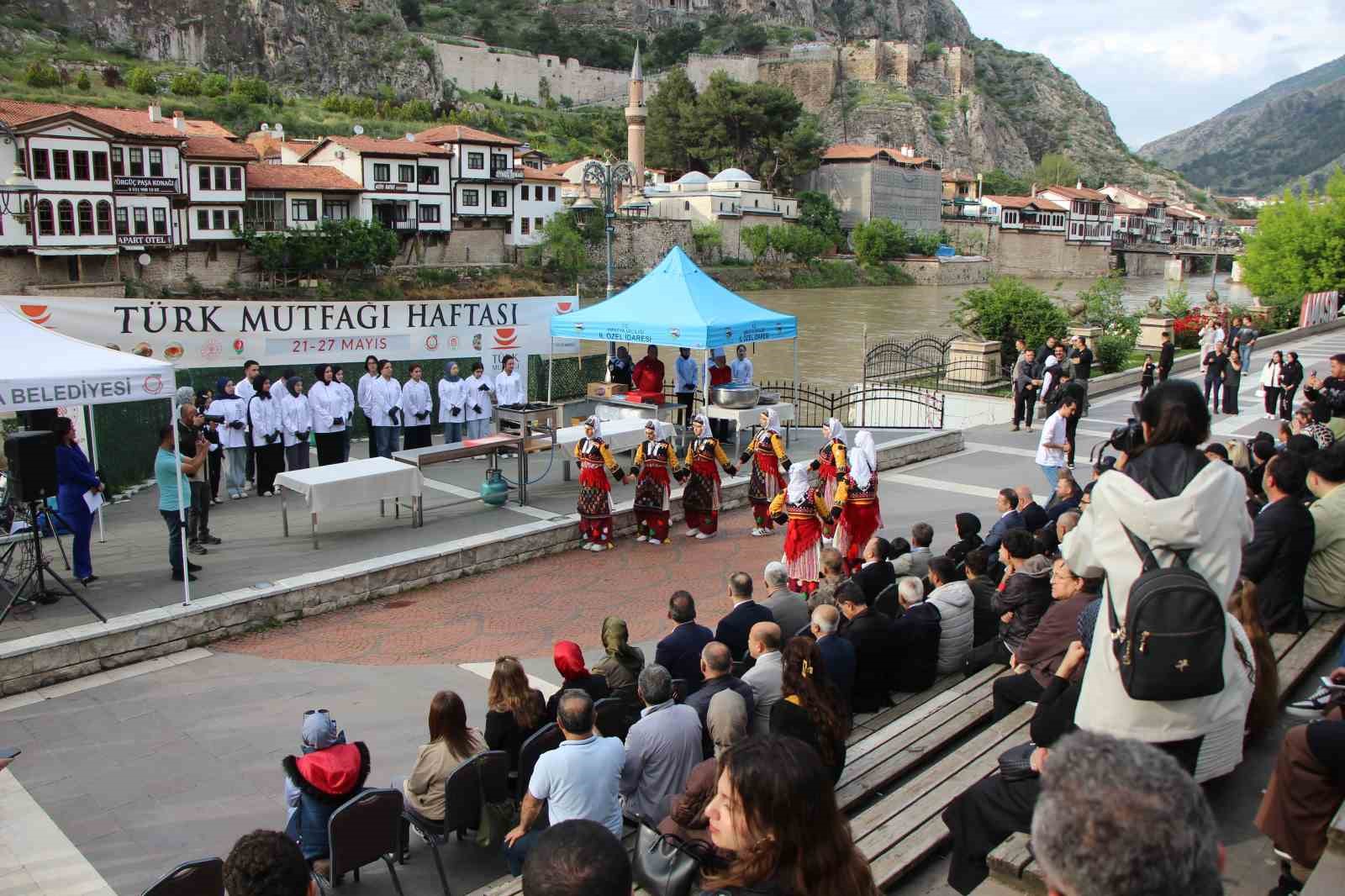 iki-dev-kazan-dolusu-keskek-30-dakikada-dagitildi