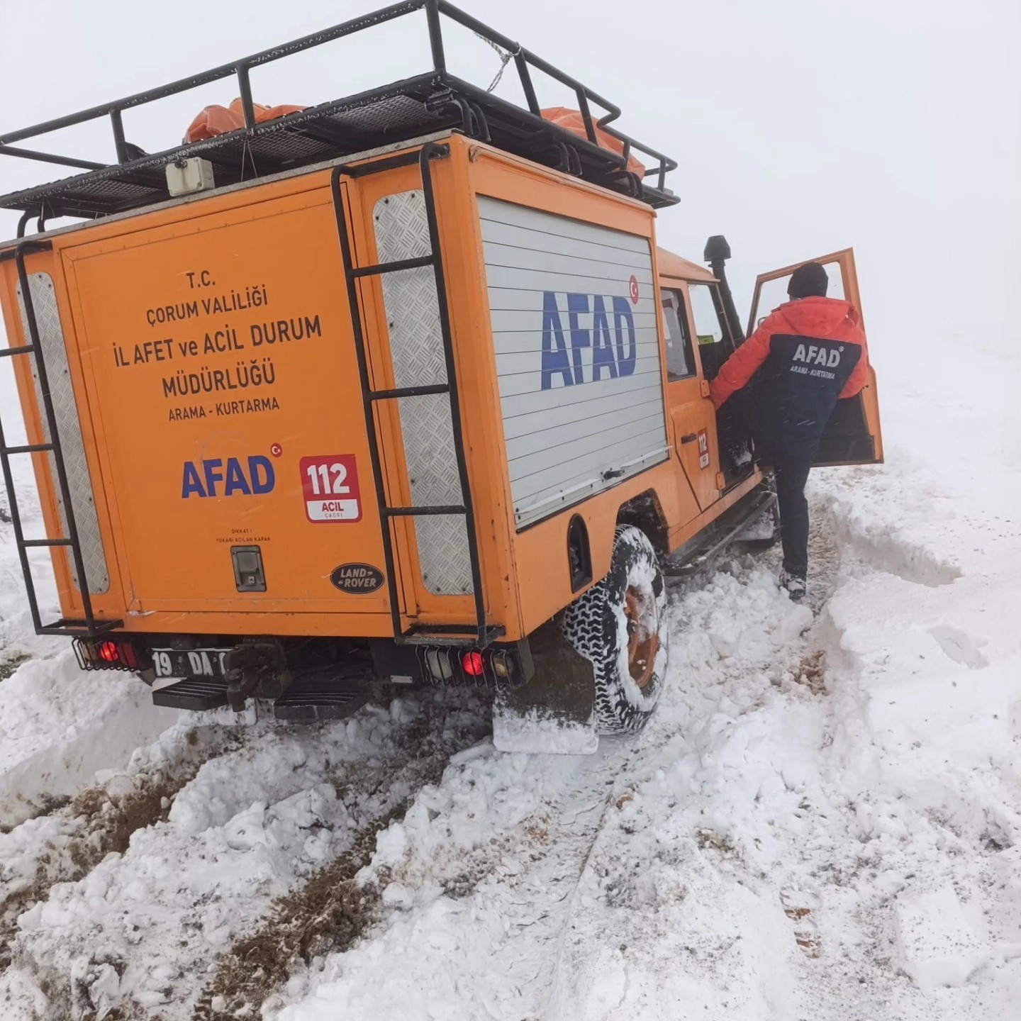 kar-sebebiyle-mahsur-kalan-vatandaslar-ekipleri-seferber-etti