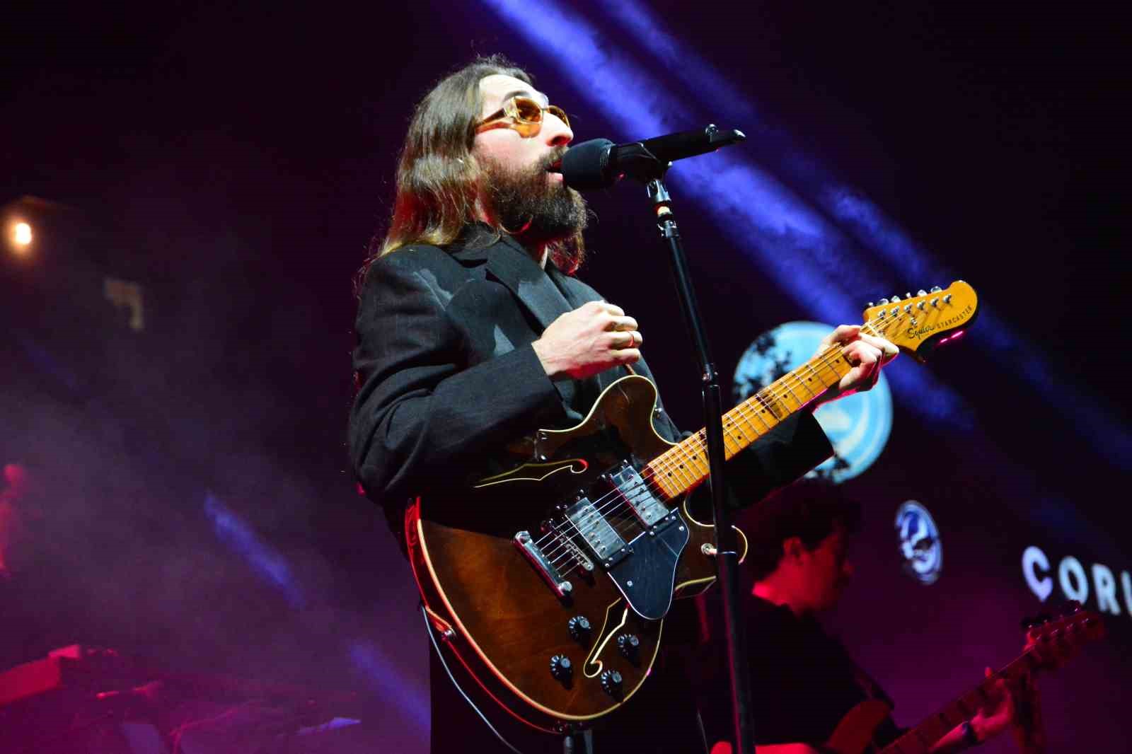 konser-alaninda-genclik-coskusu