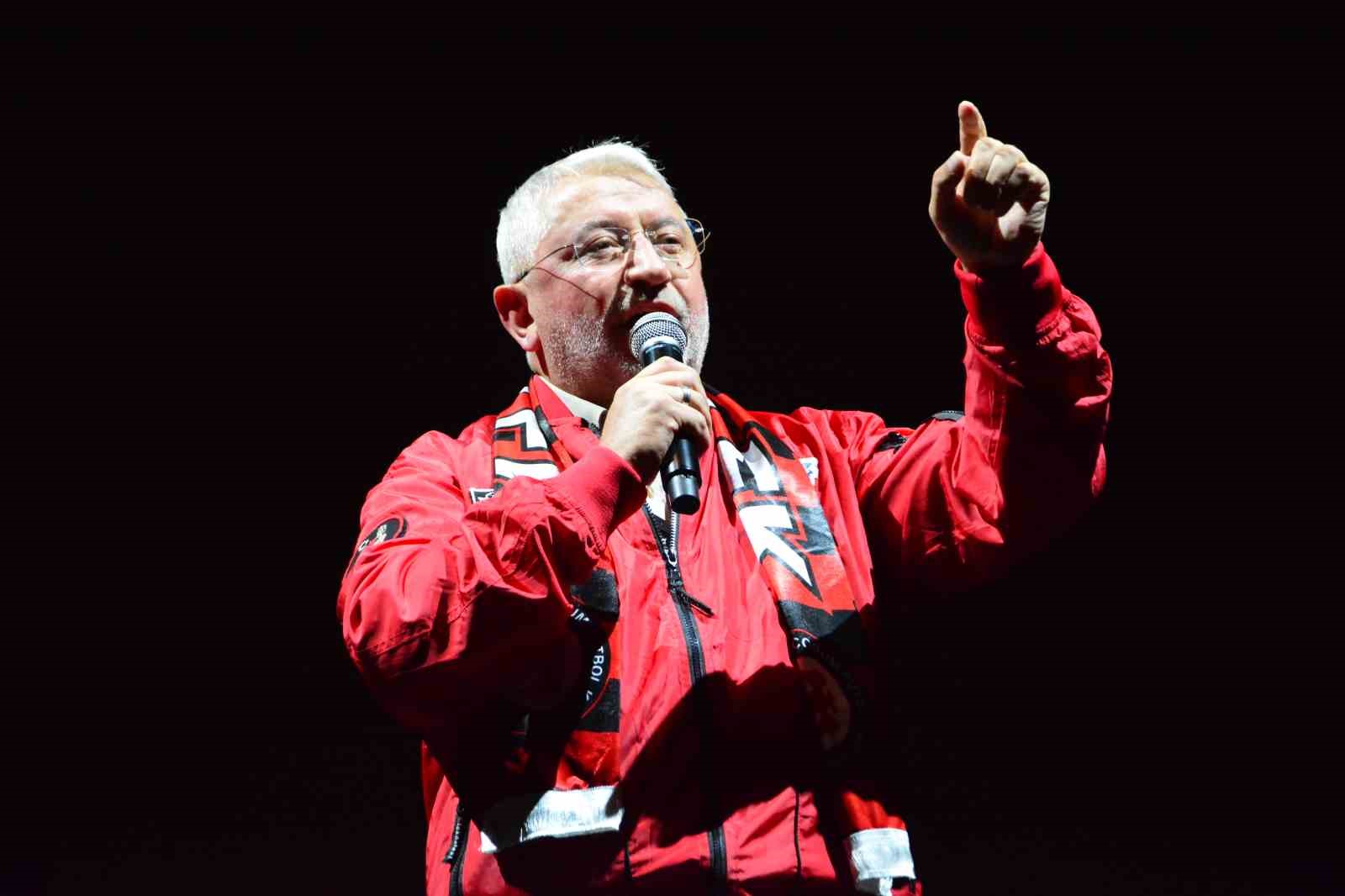 konser-alaninda-genclik-coskusu