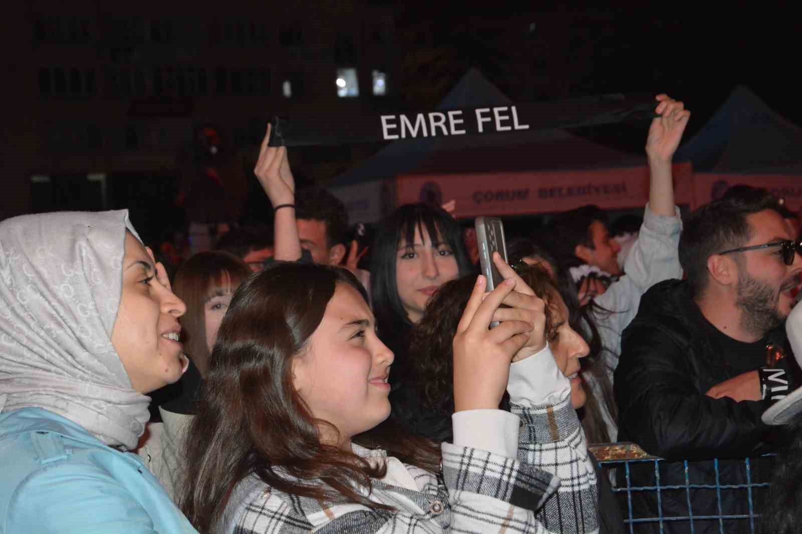 konser-alaninda-genclik-coskusu