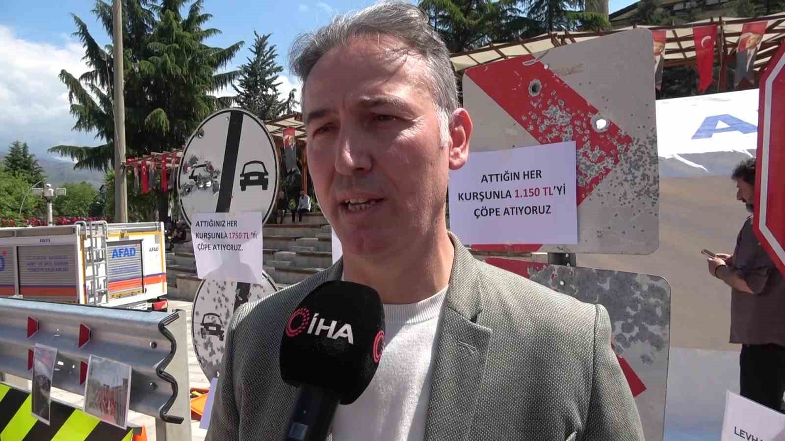 magandalarin-hedef-tahtasi-trafik-levhalari-sergilendi-yenilenme-bedeli-5-bin-tlyi-buluyor