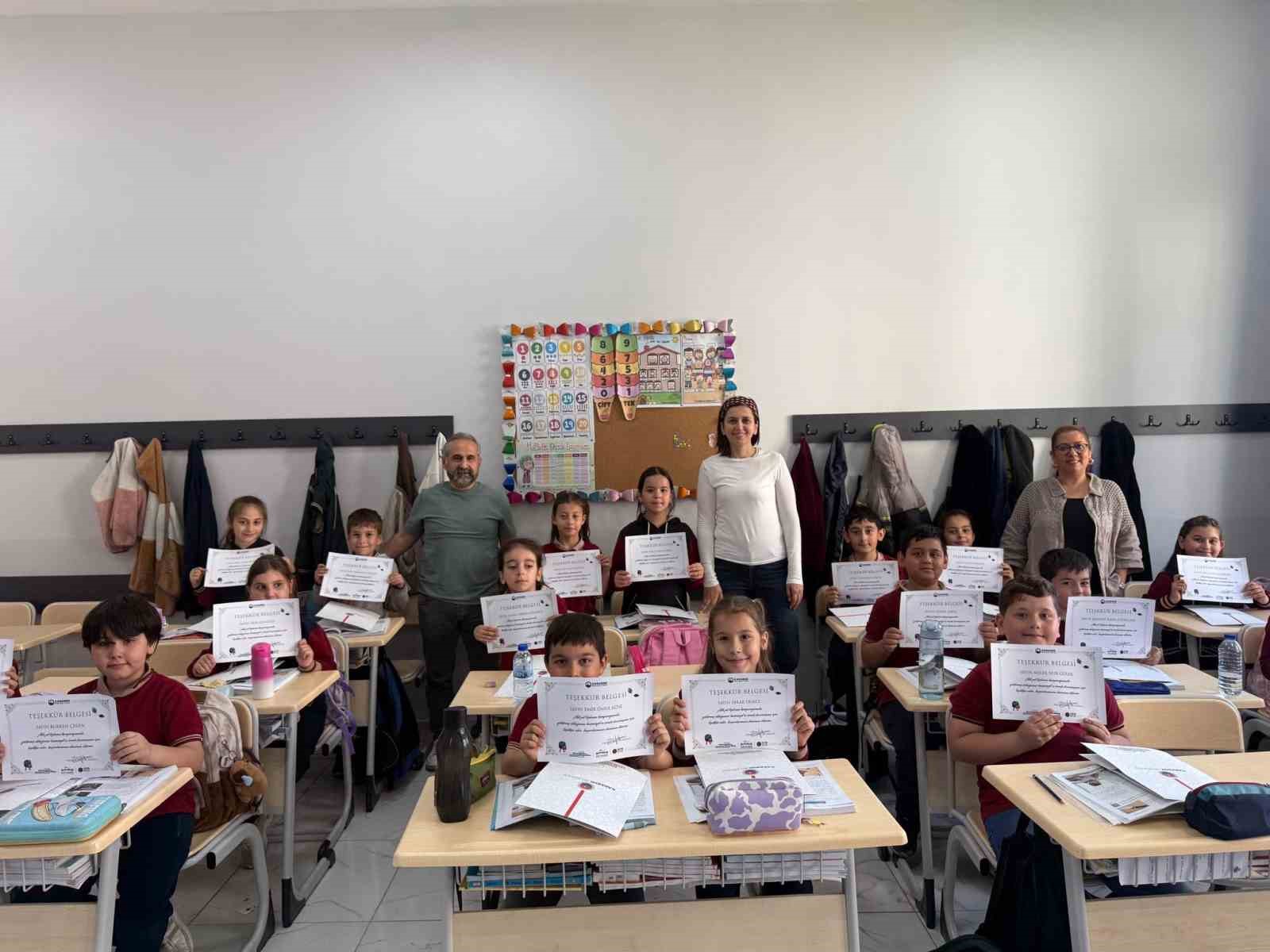 minik-ogrencilerden-anlamli-proje-kapi-kapi-dolasip-atik-pil-topladilar