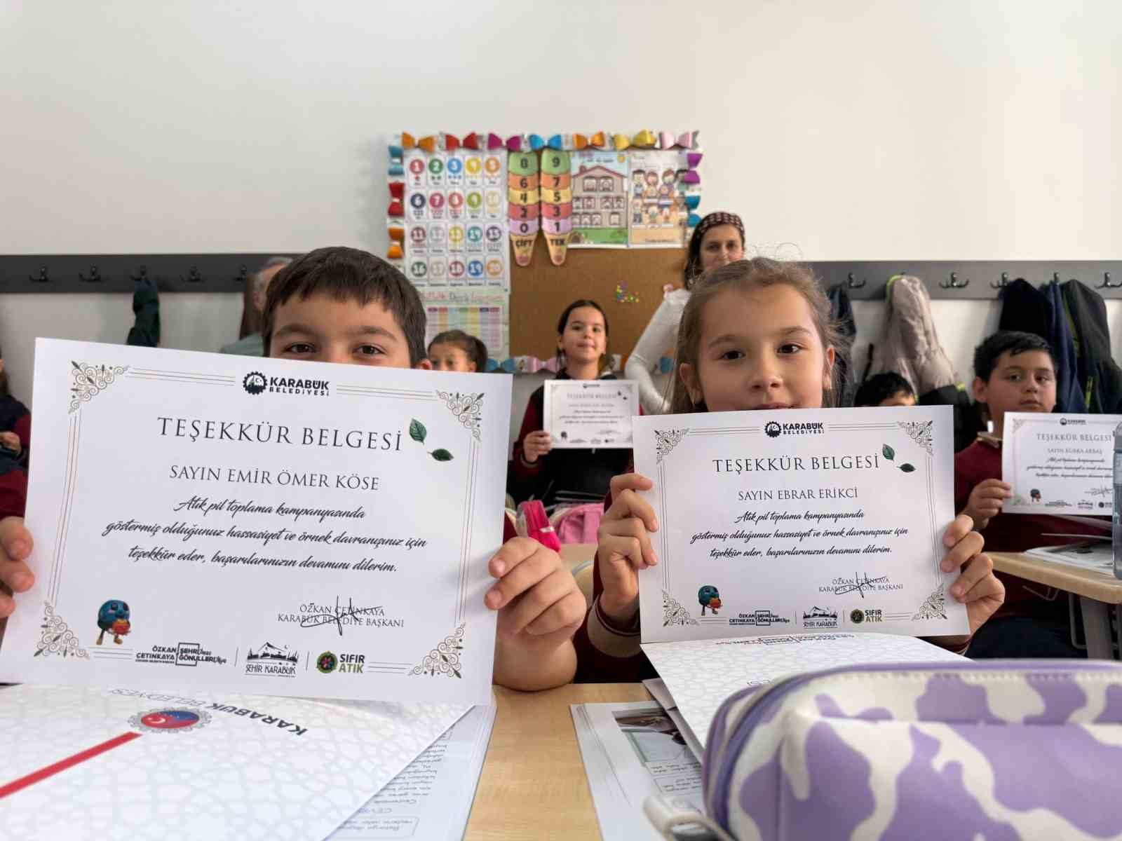 minik-ogrencilerden-anlamli-proje-kapi-kapi-dolasip-atik-pil-topladilar