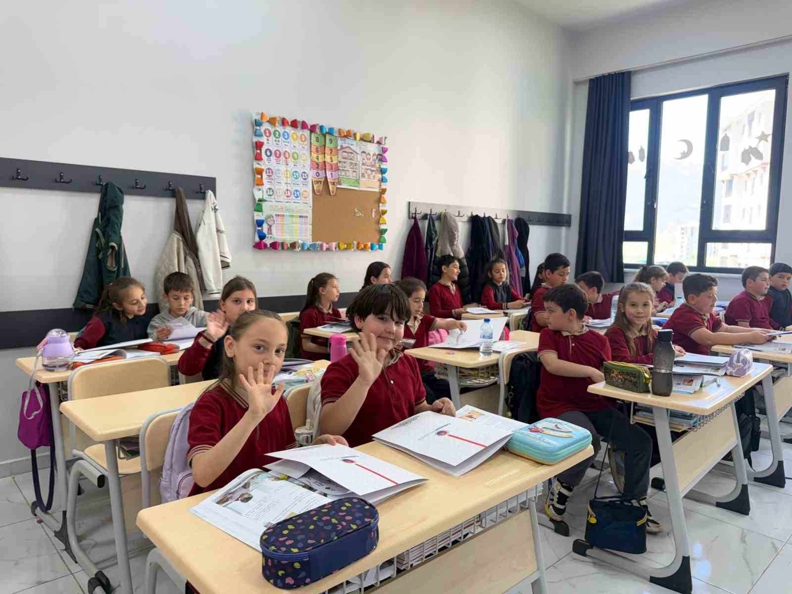 minik-ogrencilerden-anlamli-proje-kapi-kapi-dolasip-atik-pil-topladilar