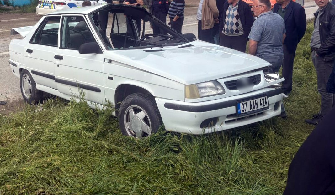 otomobil-park-halindeki-tira-carpti-2-kisi-yaralandi-tir-soforu-kalp-krizi-gecirdi