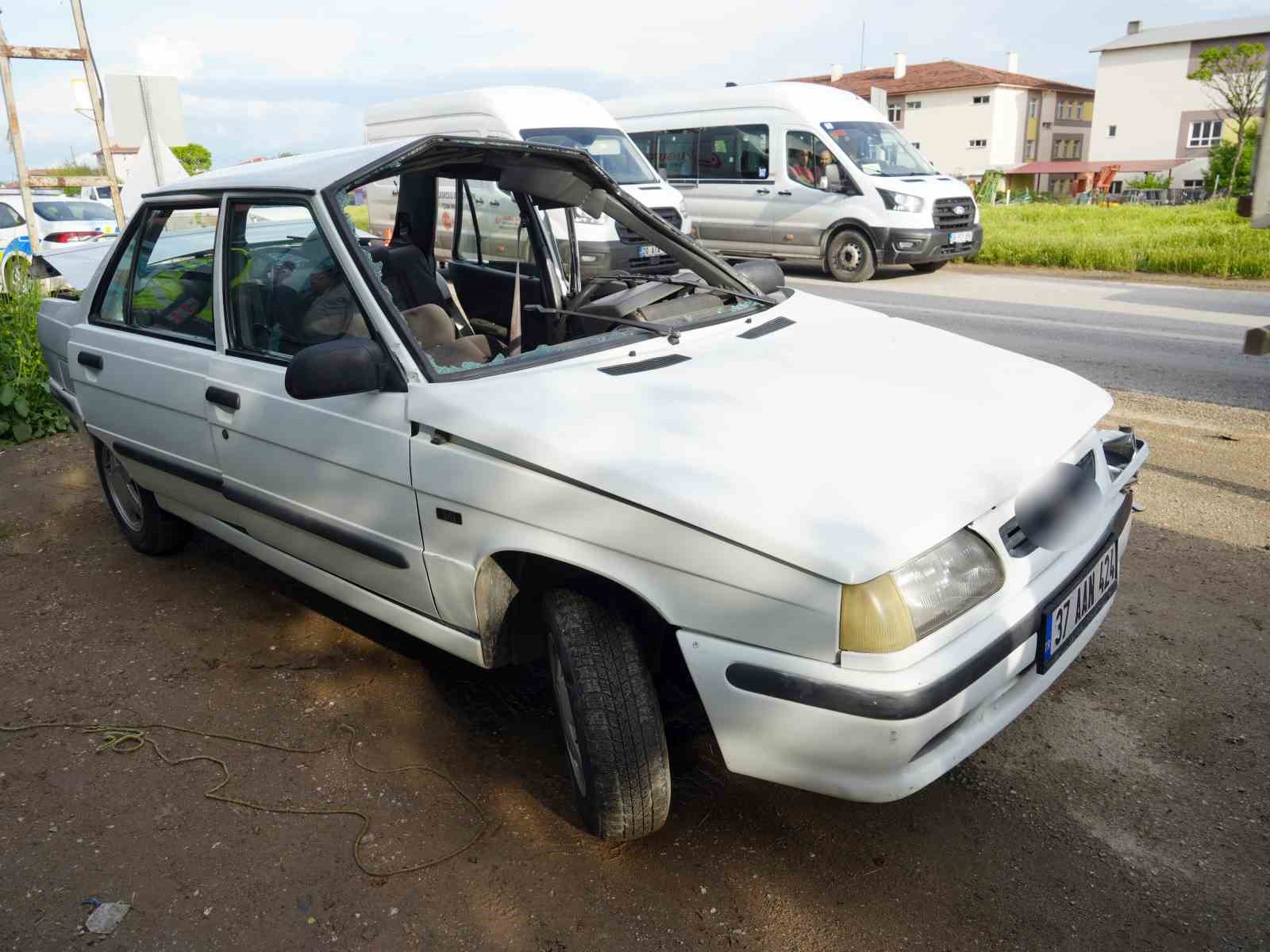 otomobil-park-halindeki-tira-carpti-2-kisi-yaralandi-tir-soforu-kalp-krizi-gecirdi