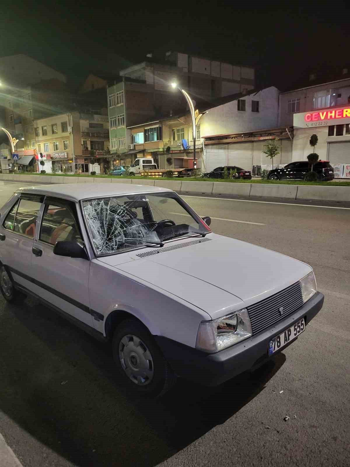 otomobilin-carptigi-yaya-yaralandi