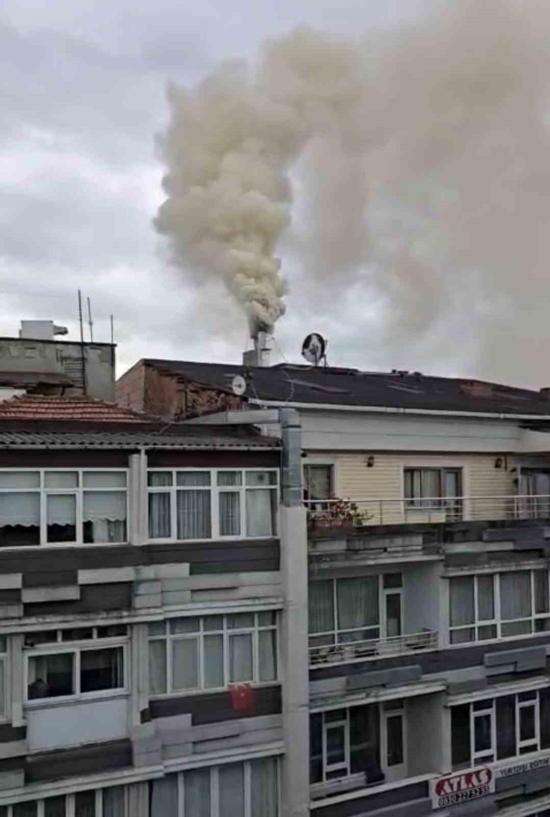 samsunda-5-katli-apartmanda-yangin-panigi