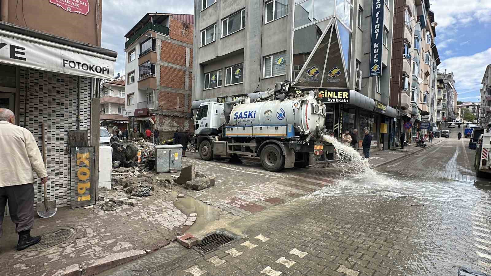 selin-vurdugu-havzada-yaralar-sariliyor-tum-ekipler-sahada