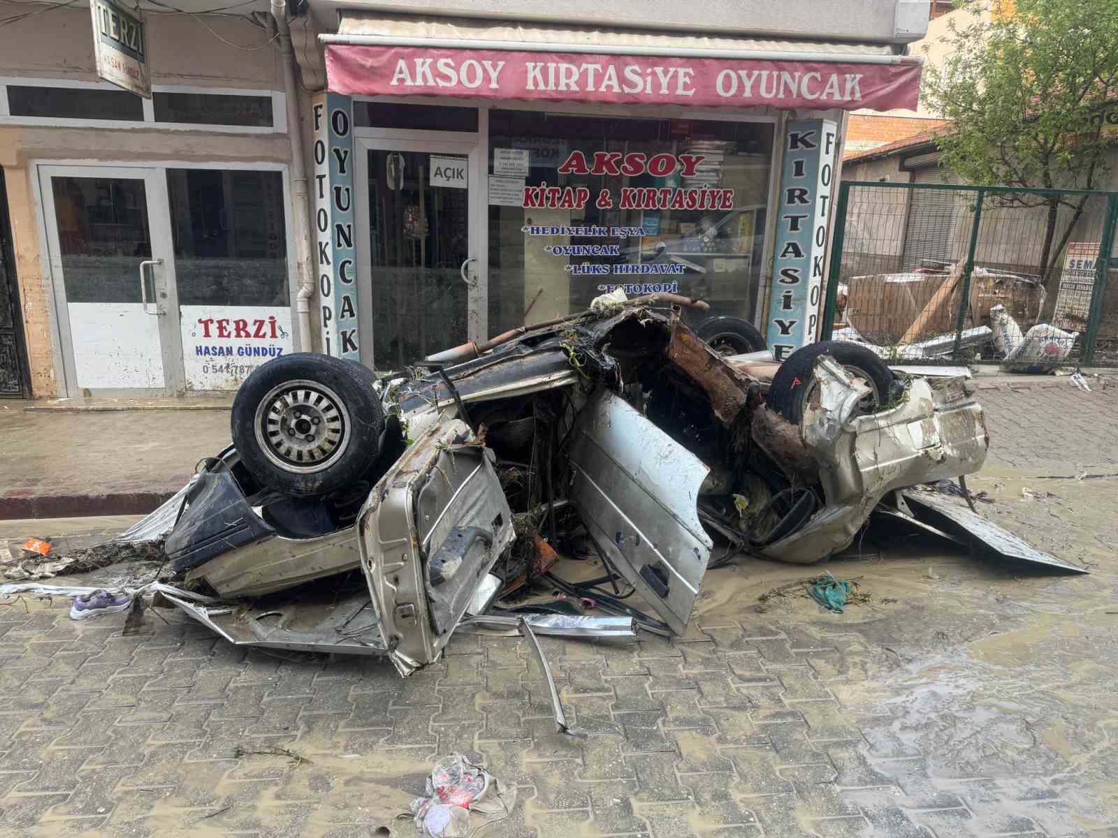 selin-vurdugu-havzada-yaralar-sariliyor-tum-ekipler-sahada