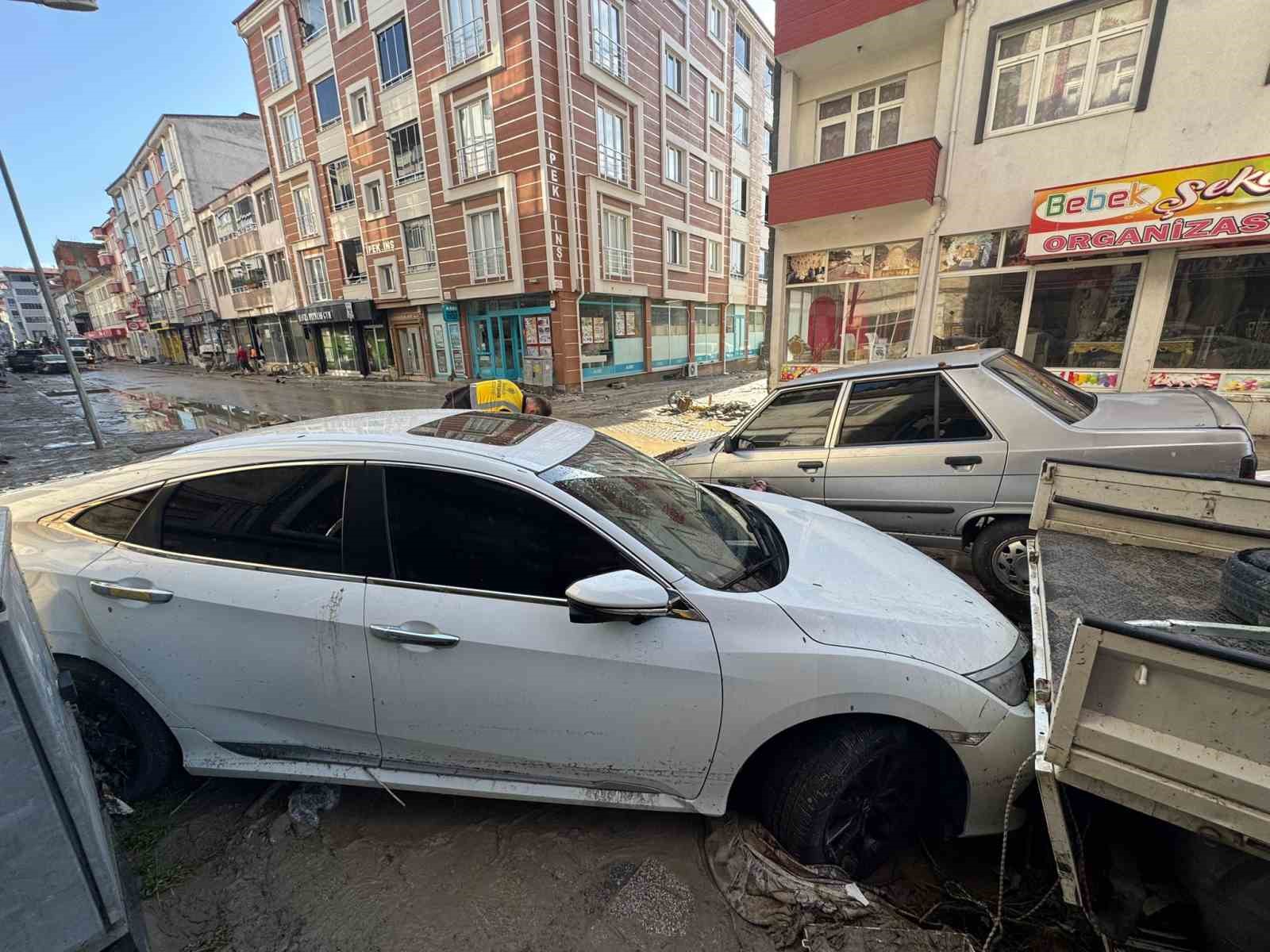 selin-vurdugu-havzada-yaralar-sariliyor-tum-ekipler-sahada