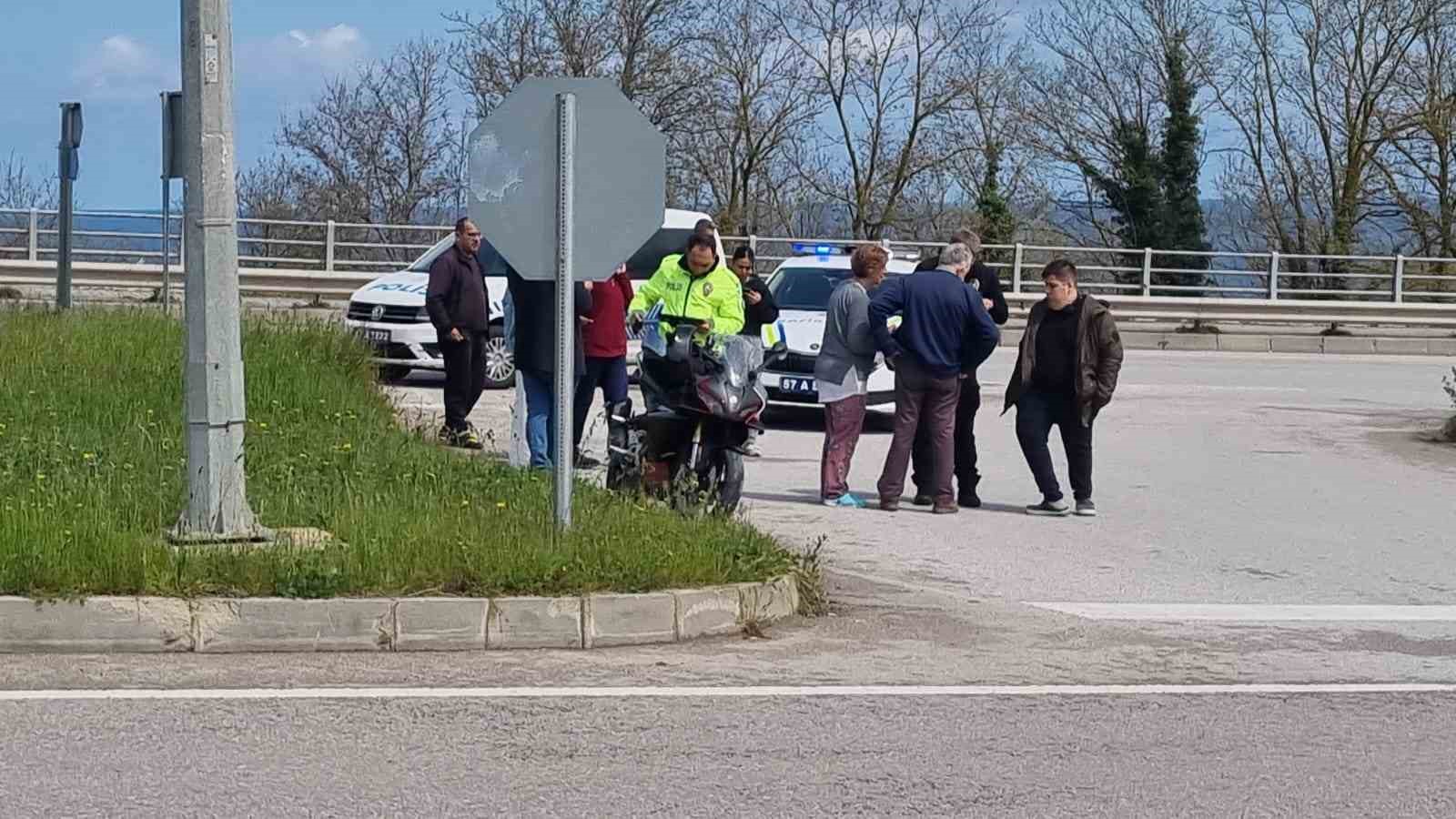 sinopta-motosiklet-ile-otomobil-carpisti-1-yarali