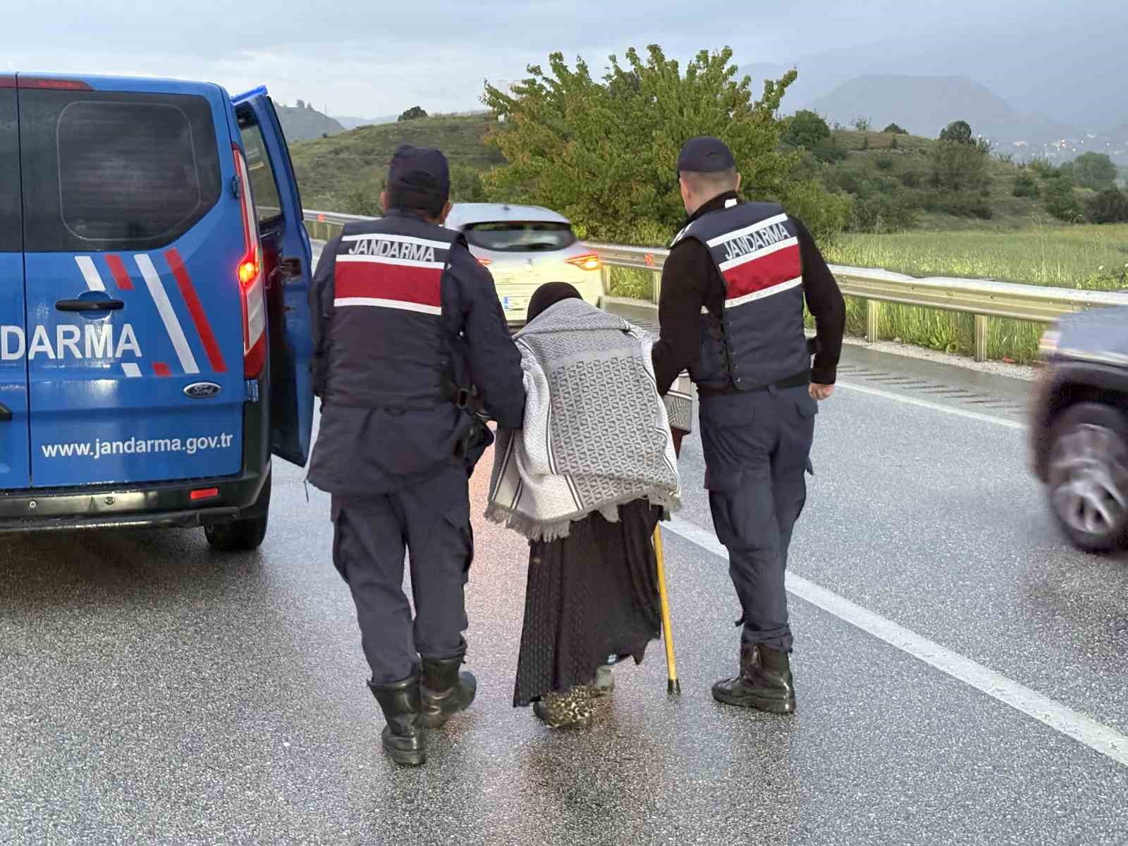 tekeri-kopan-otomobil-refuje-carpti-1-yarali