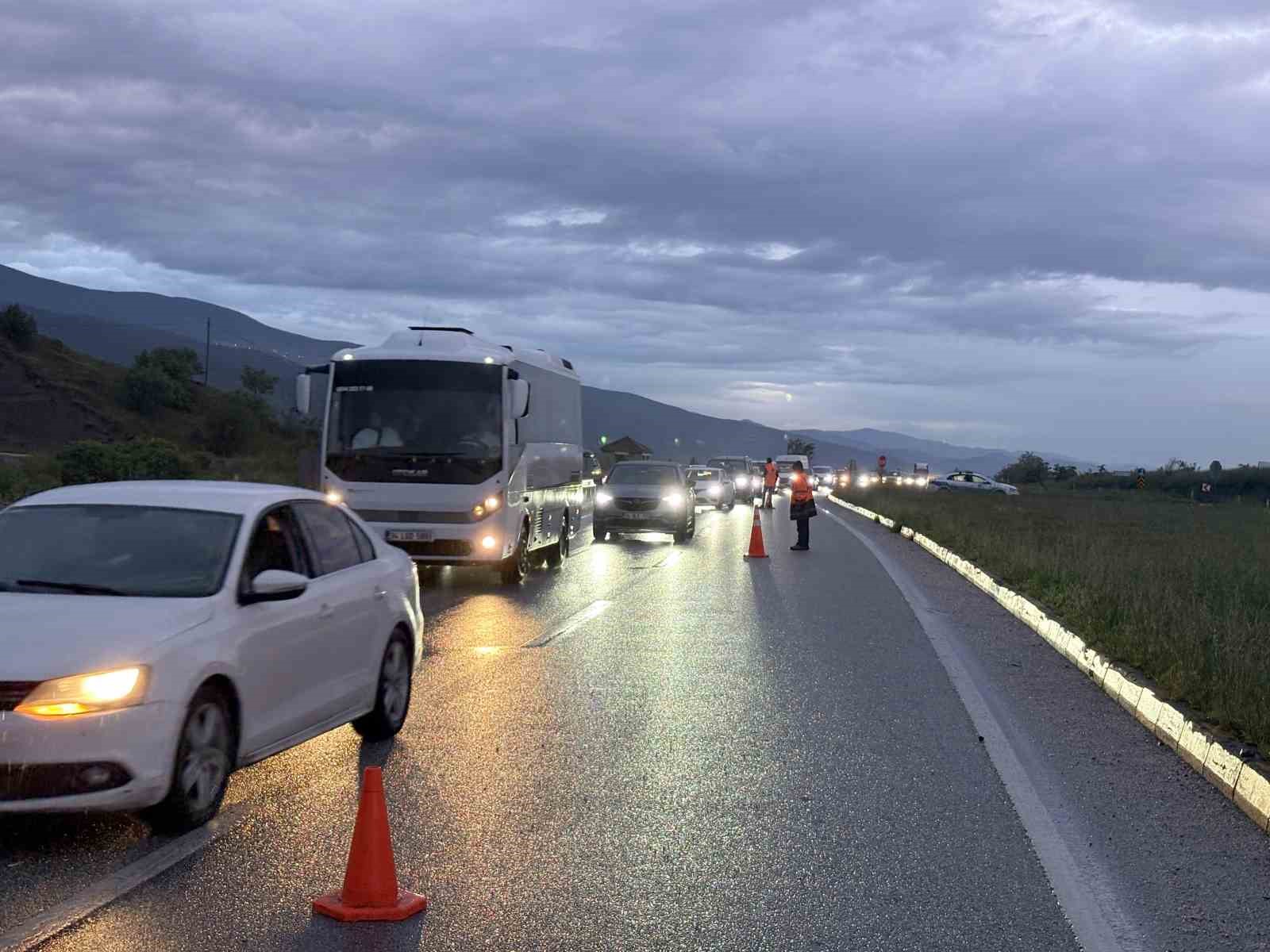 tekeri-kopan-otomobil-refuje-carpti-1-yarali