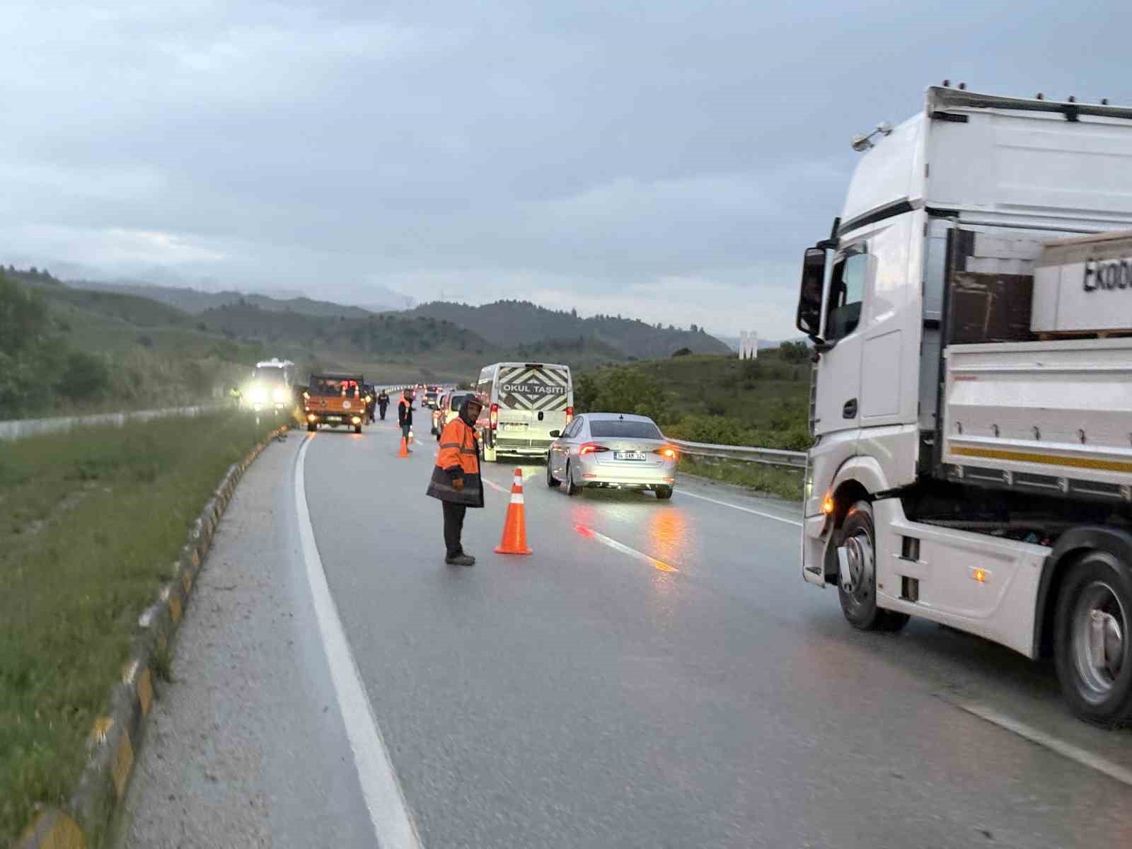 tekeri-kopan-otomobil-refuje-carpti-1-yarali