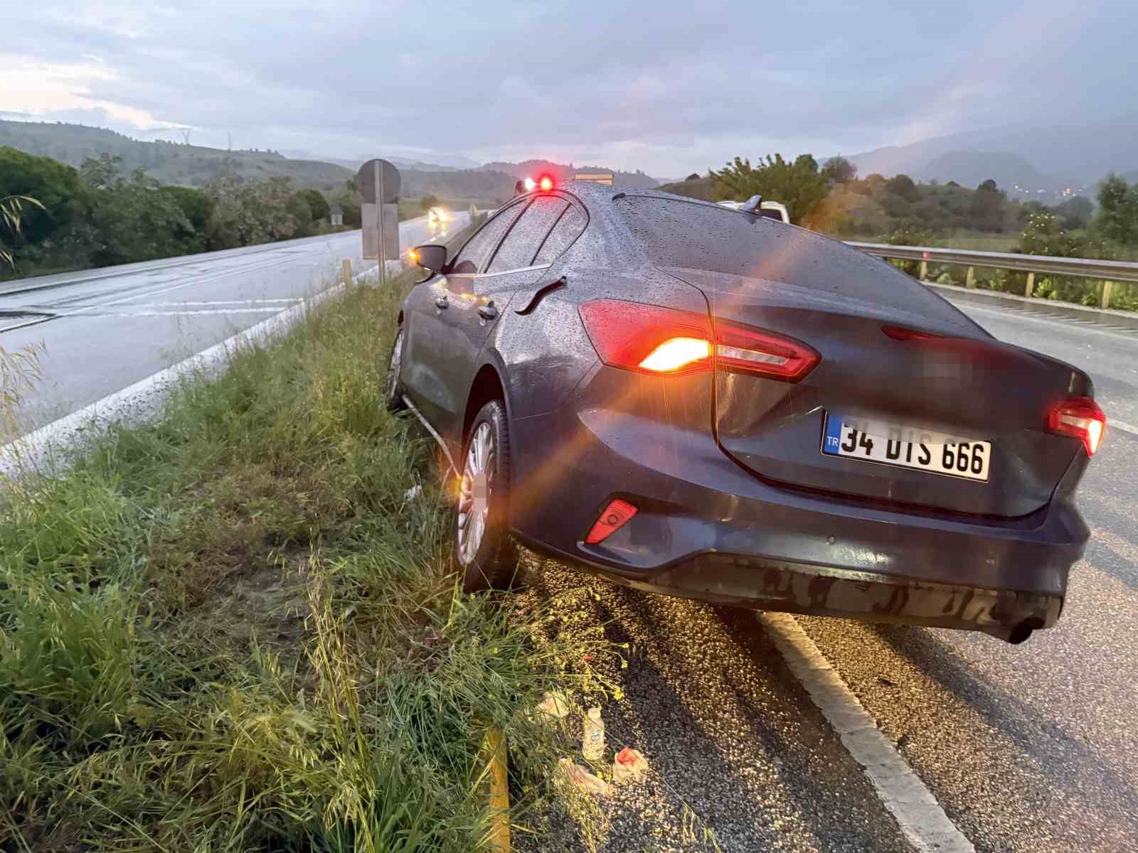 tekeri-kopan-otomobil-refuje-carpti-1-yarali