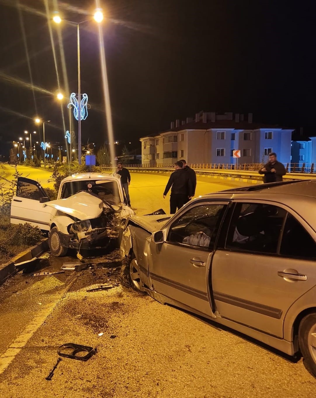 ters-istikametteki-alkollu-surucu-kazaya-yol-acti-6-yarali