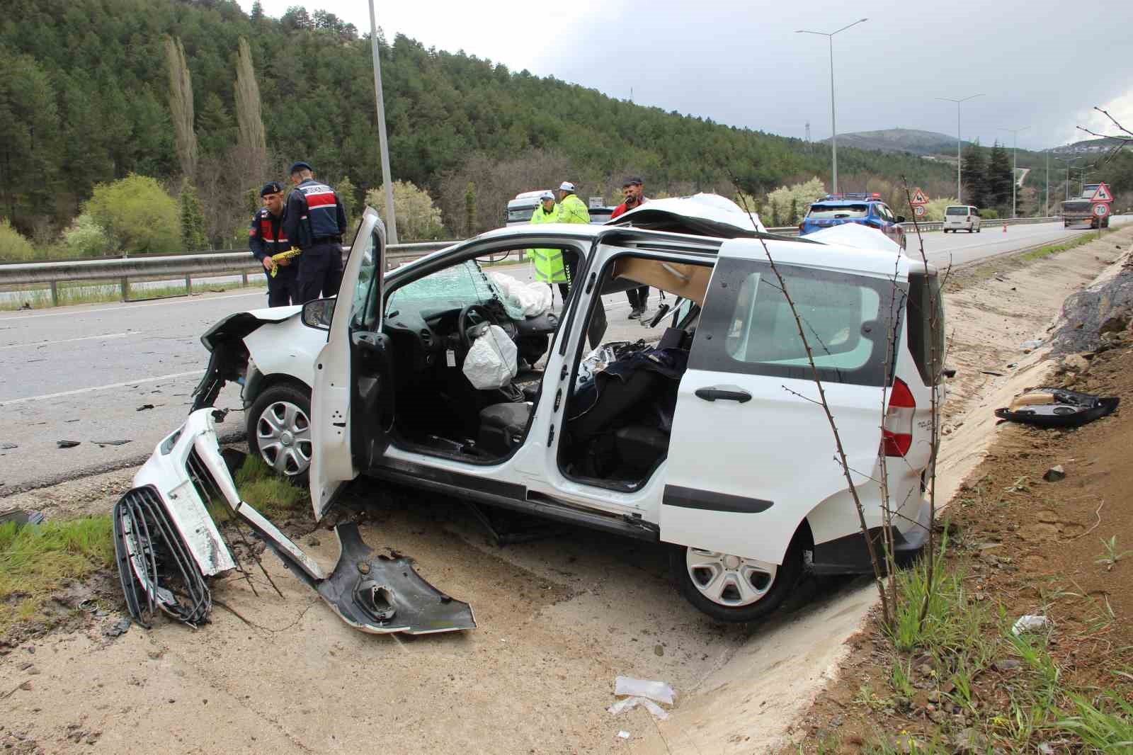 tira-carpan-hafif-ticari-arac-hurda-yiginina-dondu-2-yarali