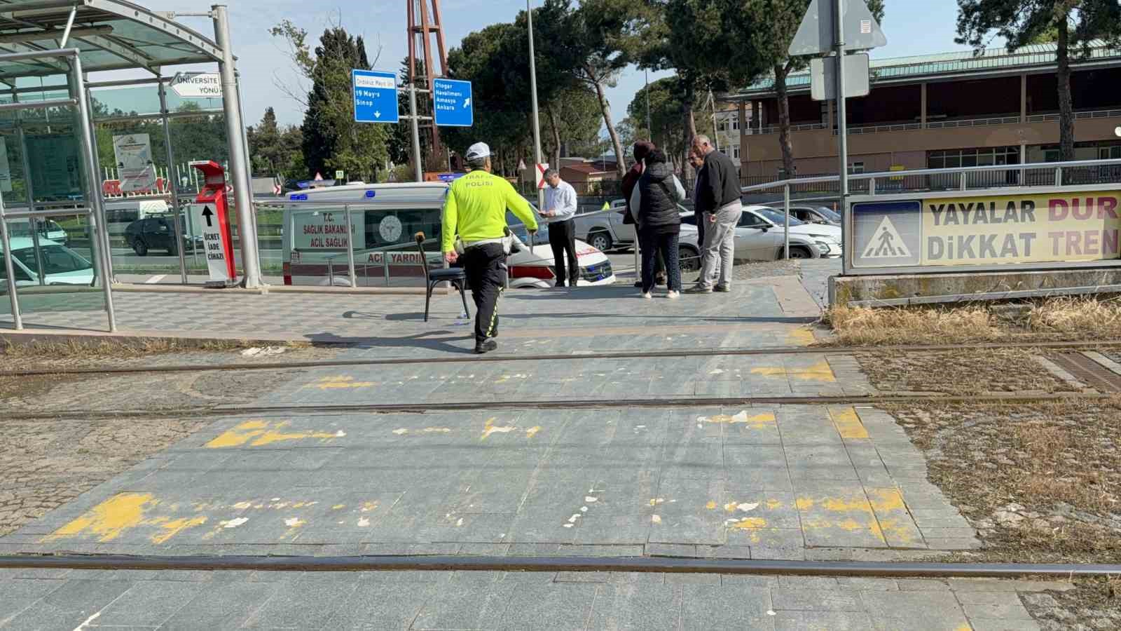 tramvayin-carptigi-kadin-hastanelik-oldu