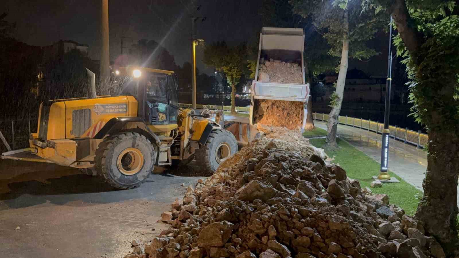 turhalda-taskin-riskine-karsi-bazi-cadde-ve-sokaklar-arac-trafigine-kapatildi