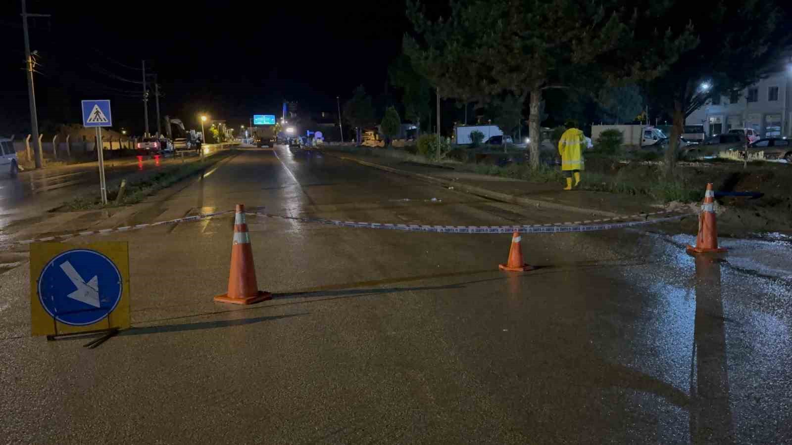 turhalda-taskin-riskine-karsi-bazi-cadde-ve-sokaklar-arac-trafigine-kapatildi