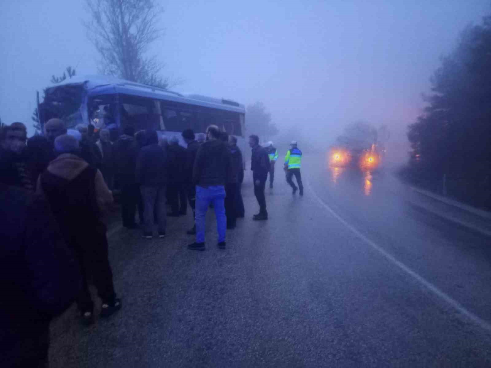yolcu-midibusu-ile-yakit-yuklu-tir-carpisti-3-yarali