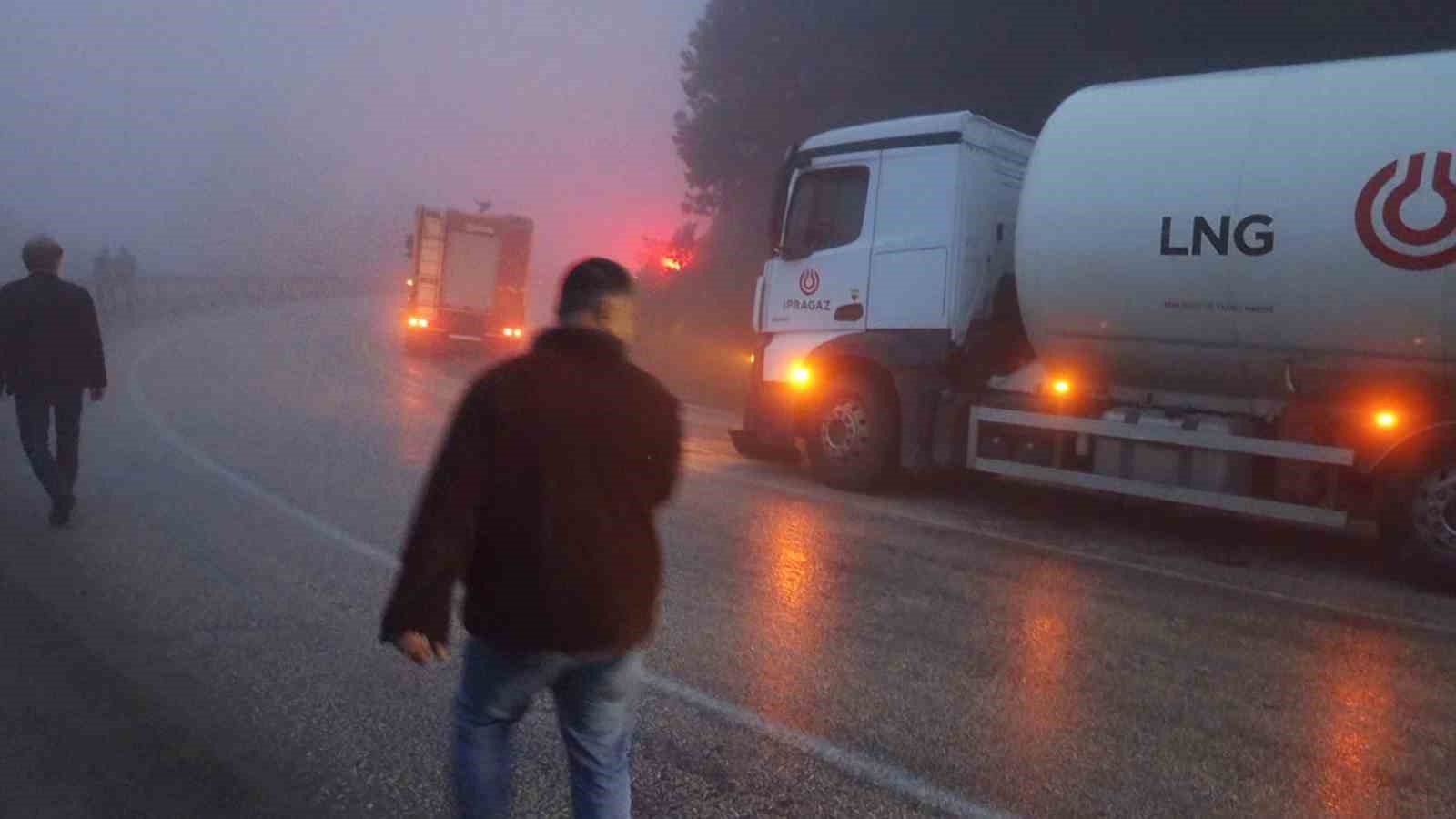 yolcu-midibusu-ile-yakit-yuklu-tir-carpisti-3-yarali