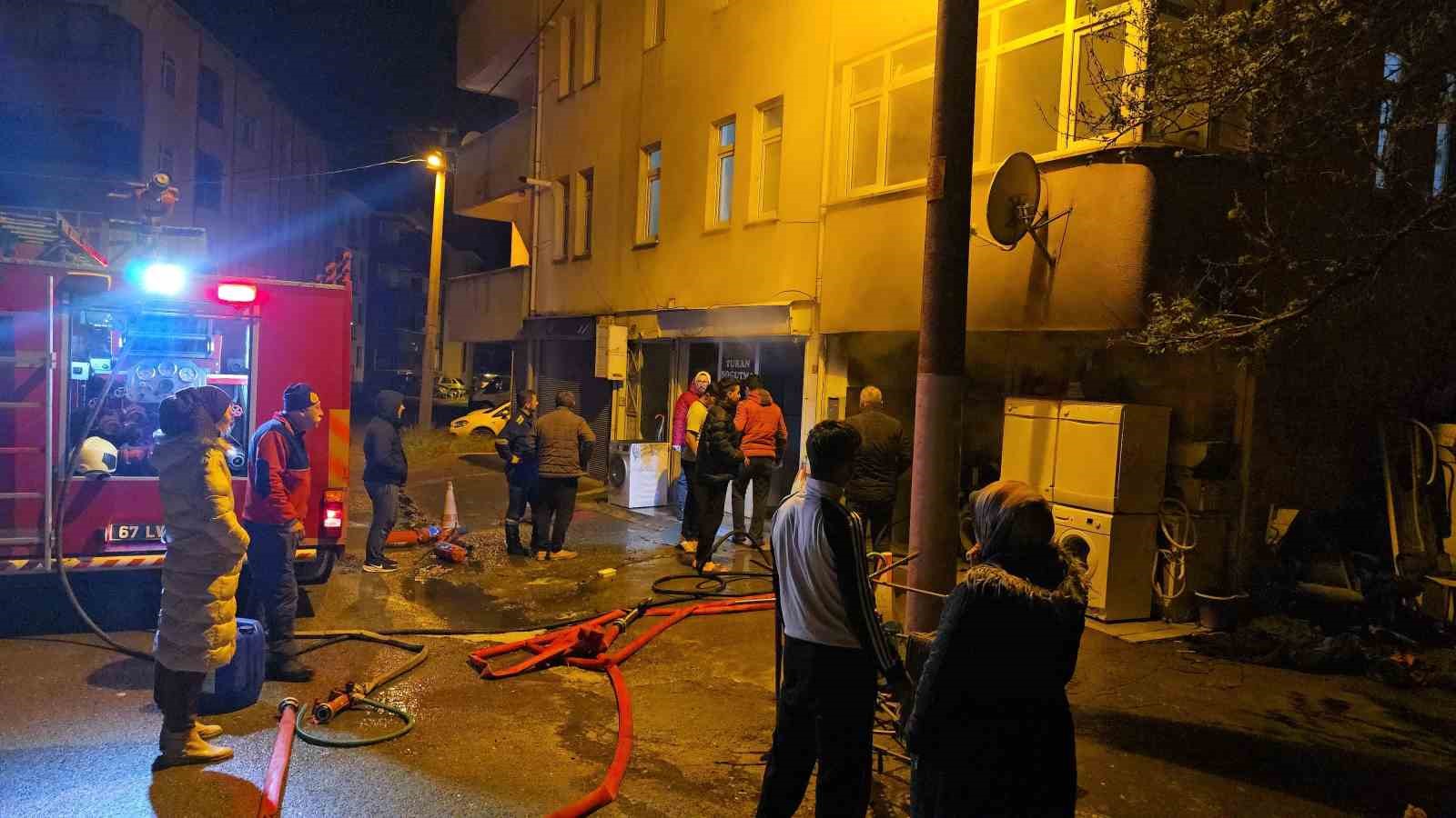 zonguldakta-is-yeri-cikan-yanginda-kullanilmaz-hale-geldi