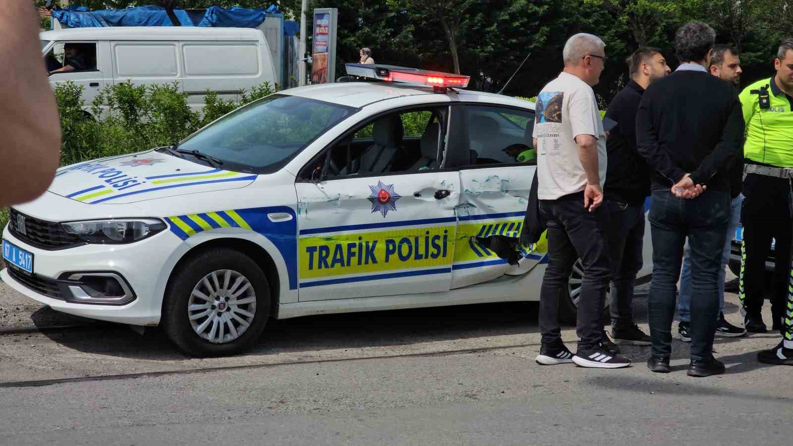 zonguldakta-yuk-treni-polis-aracina-carpti-faciadan-donuldu
