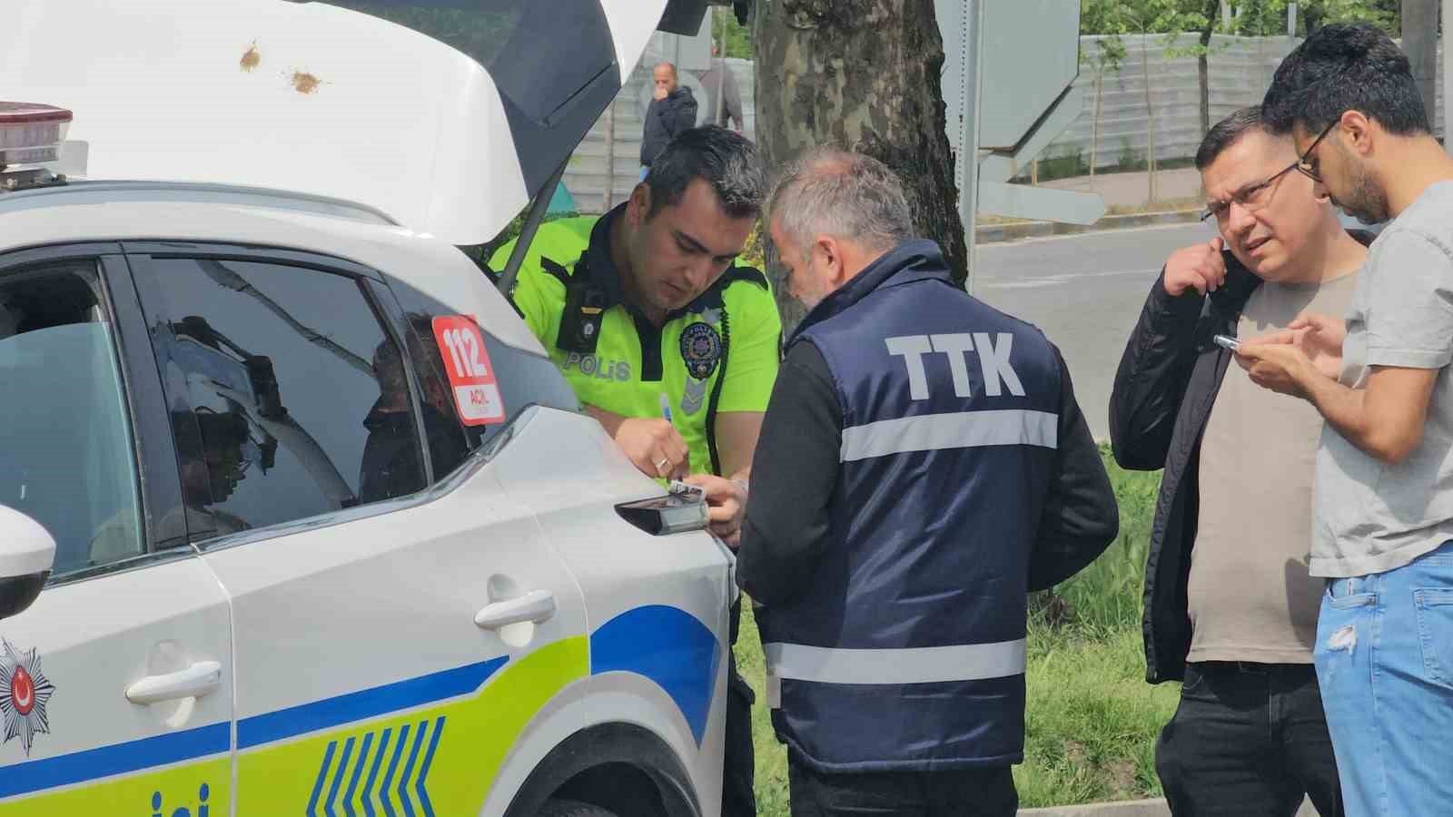 zonguldakta-yuk-treni-polis-aracina-carpti-faciadan-donuldu