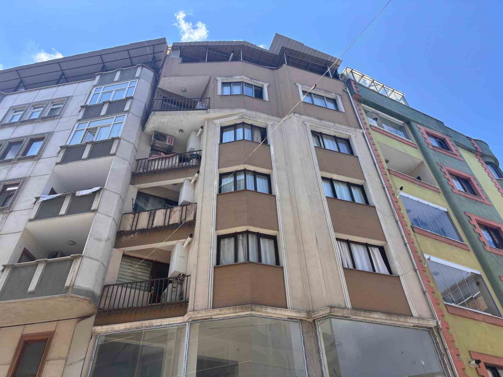4-kattan-atladi-eve-donmek-istedi-ama-basaramayinca-ortadan-kayboldu