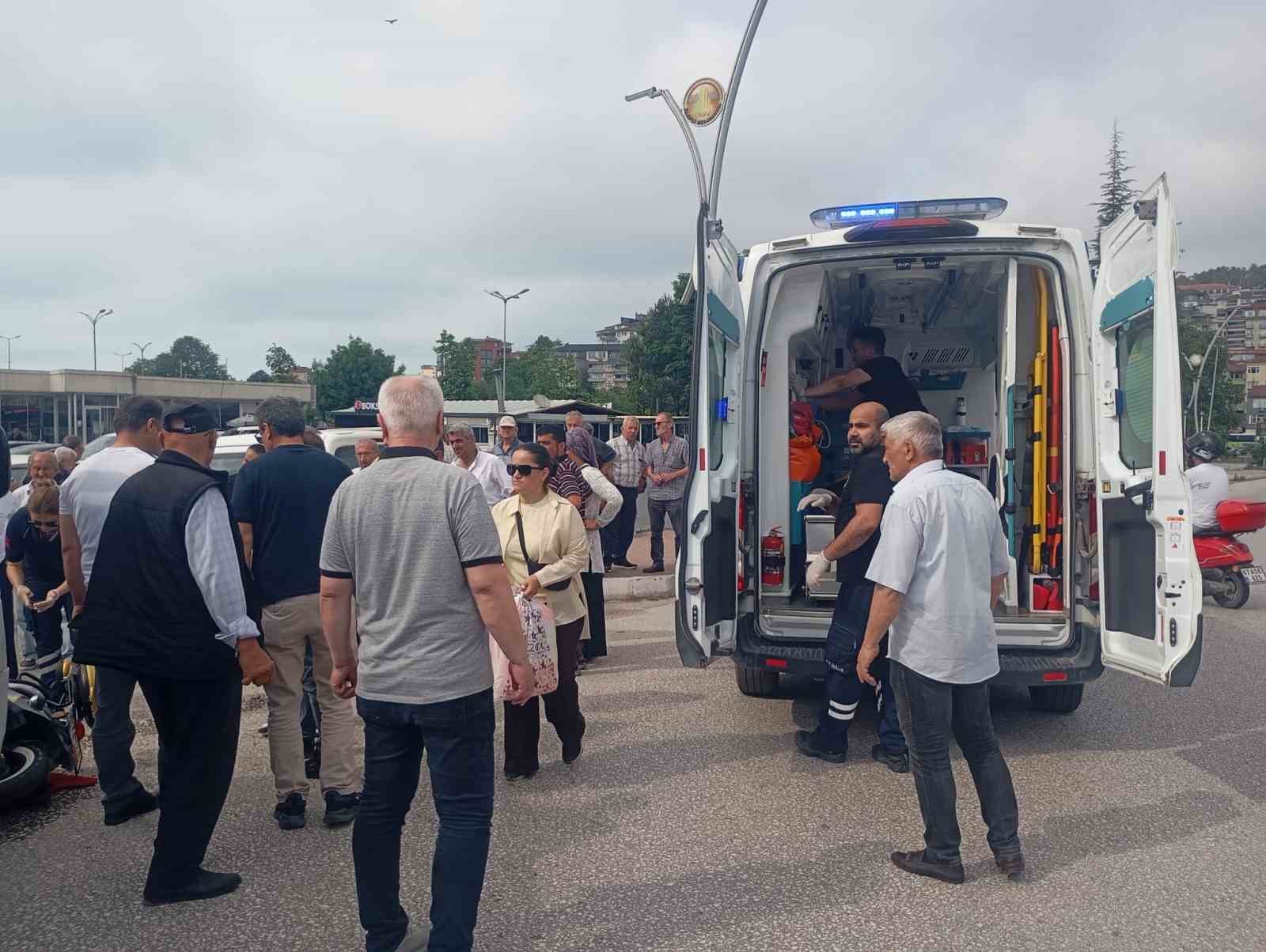 alaplida-minibus-motosiklete-carpti-1-yarali