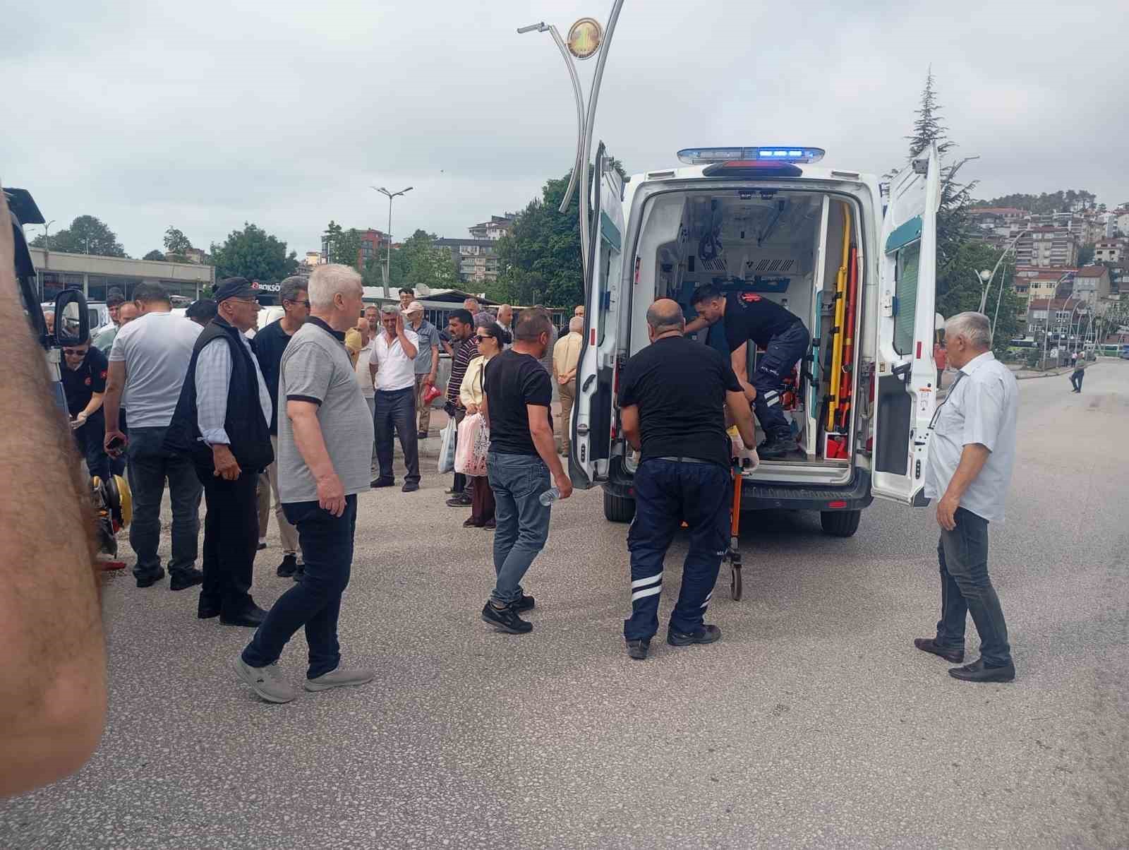 alaplida-minibus-motosiklete-carpti-1-yarali