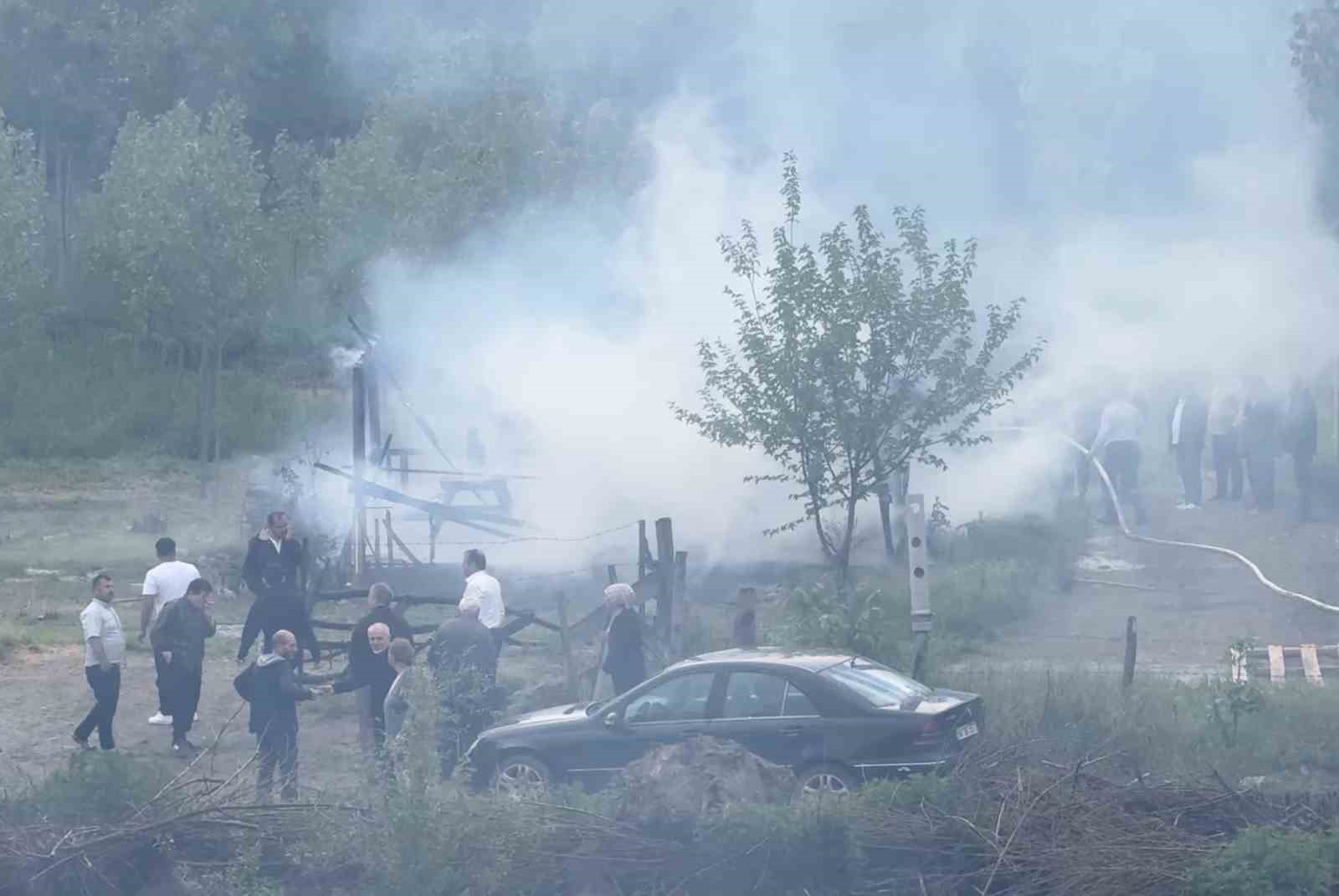 alevlere-teslim-olan-ev-kullanilmaz-hale-geldi