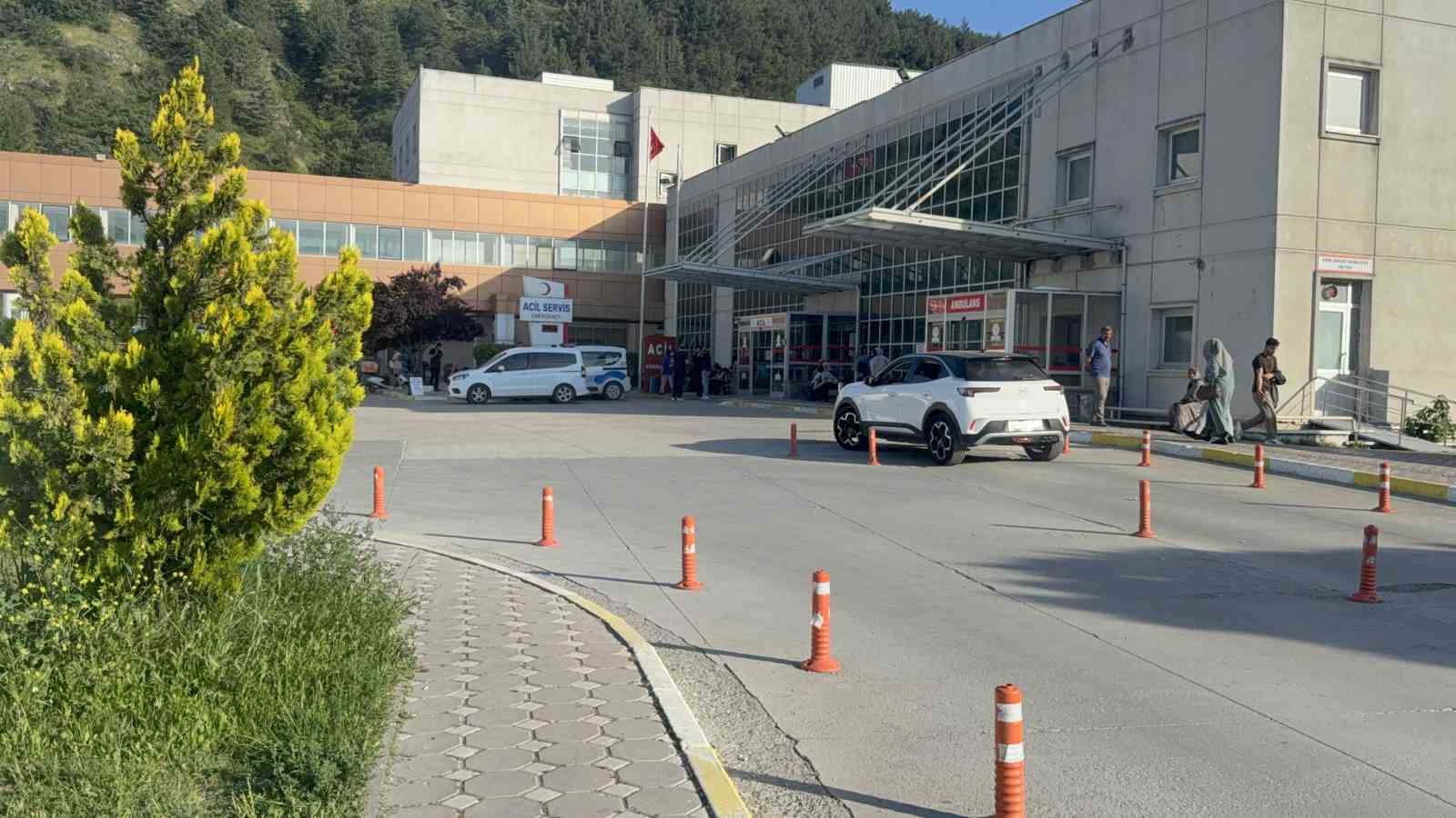 amca-ogullari-arasindaki-alacak-verecek-tartismasi-kanli-bitti-1-olu-3-yarali