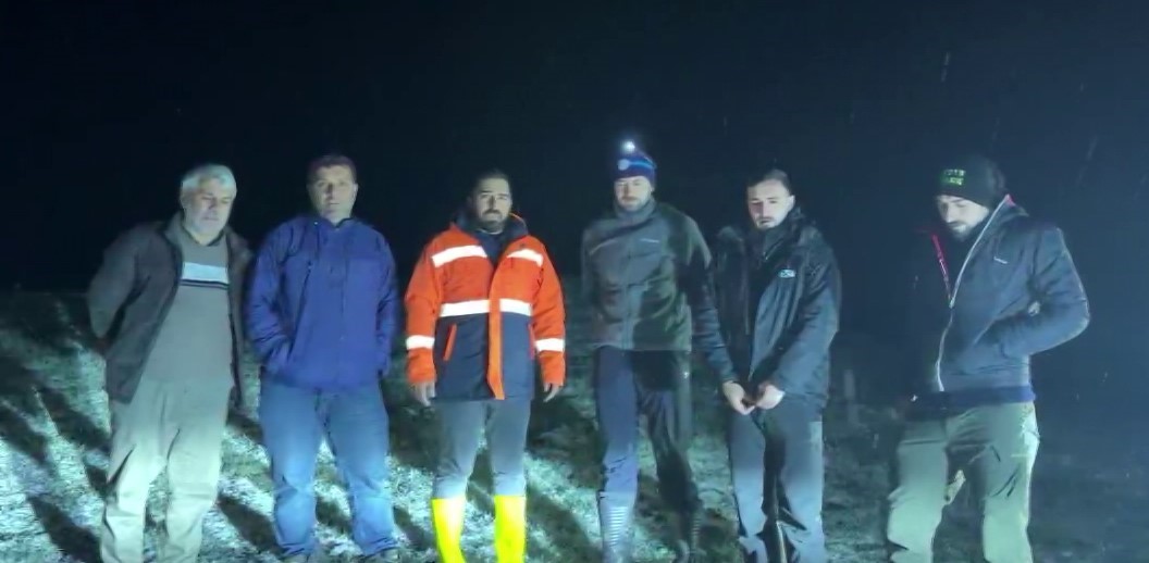 artvinde-yaylada-mahsur-kalan-6-kampciyi-ekipler-kurtardi