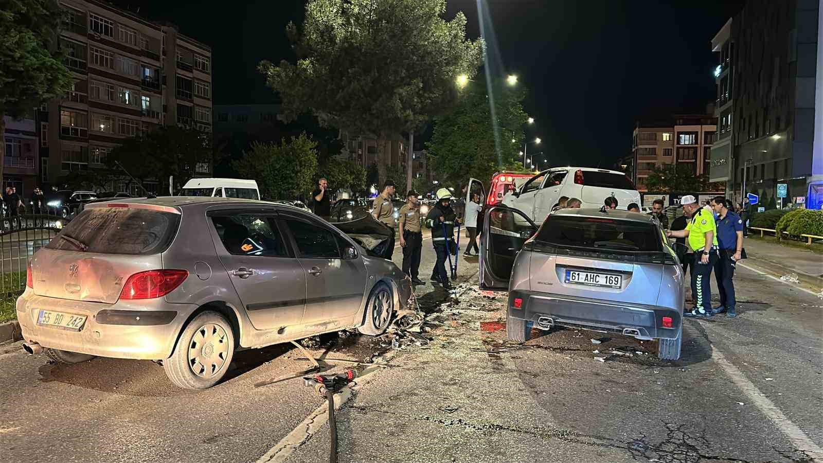 atakumda-kontrolden-cikan-otomobil-karsi-seride-gecti-5-yarali