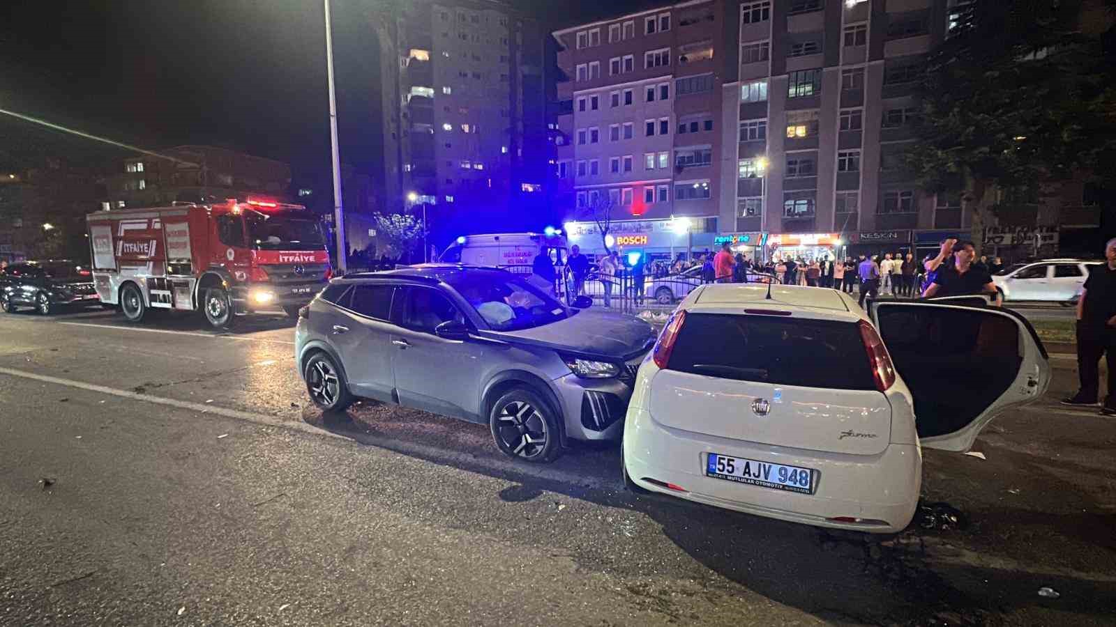 atakumda-kontrolden-cikan-otomobil-karsi-seride-gecti-5-yarali