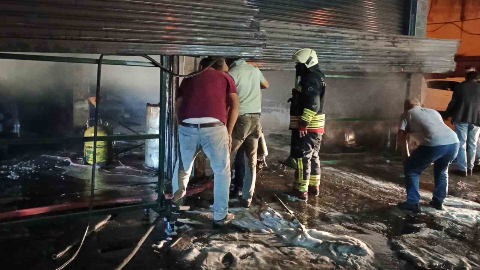 bafrada-sanayi-sitesinde-korkutan-yangin-is-yerinde-buyuk-hasar