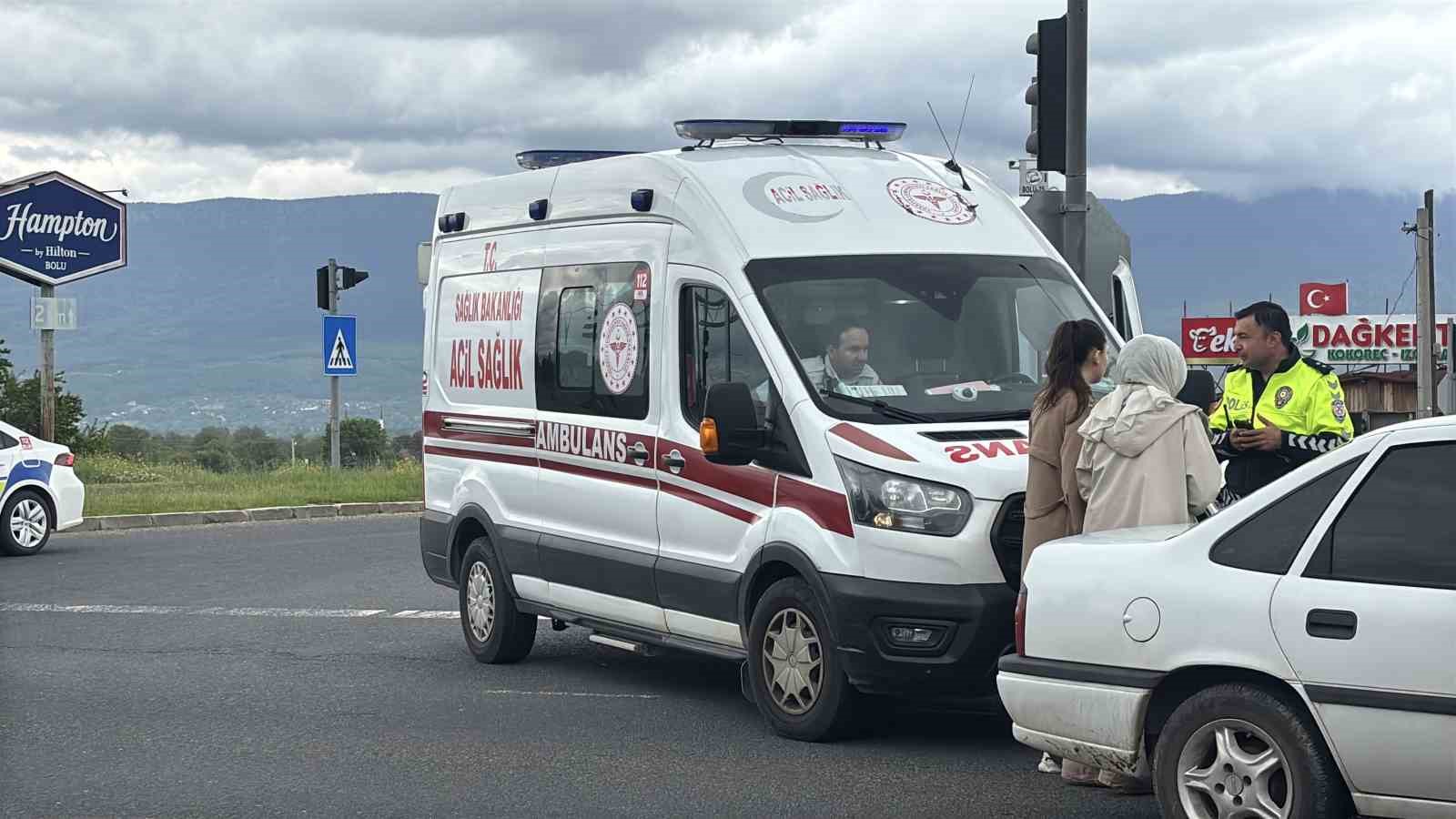 boluda-trafik-isiklarinda-bekleyen-otomobile-carpan-aractaki-1-kisi-yaralandi