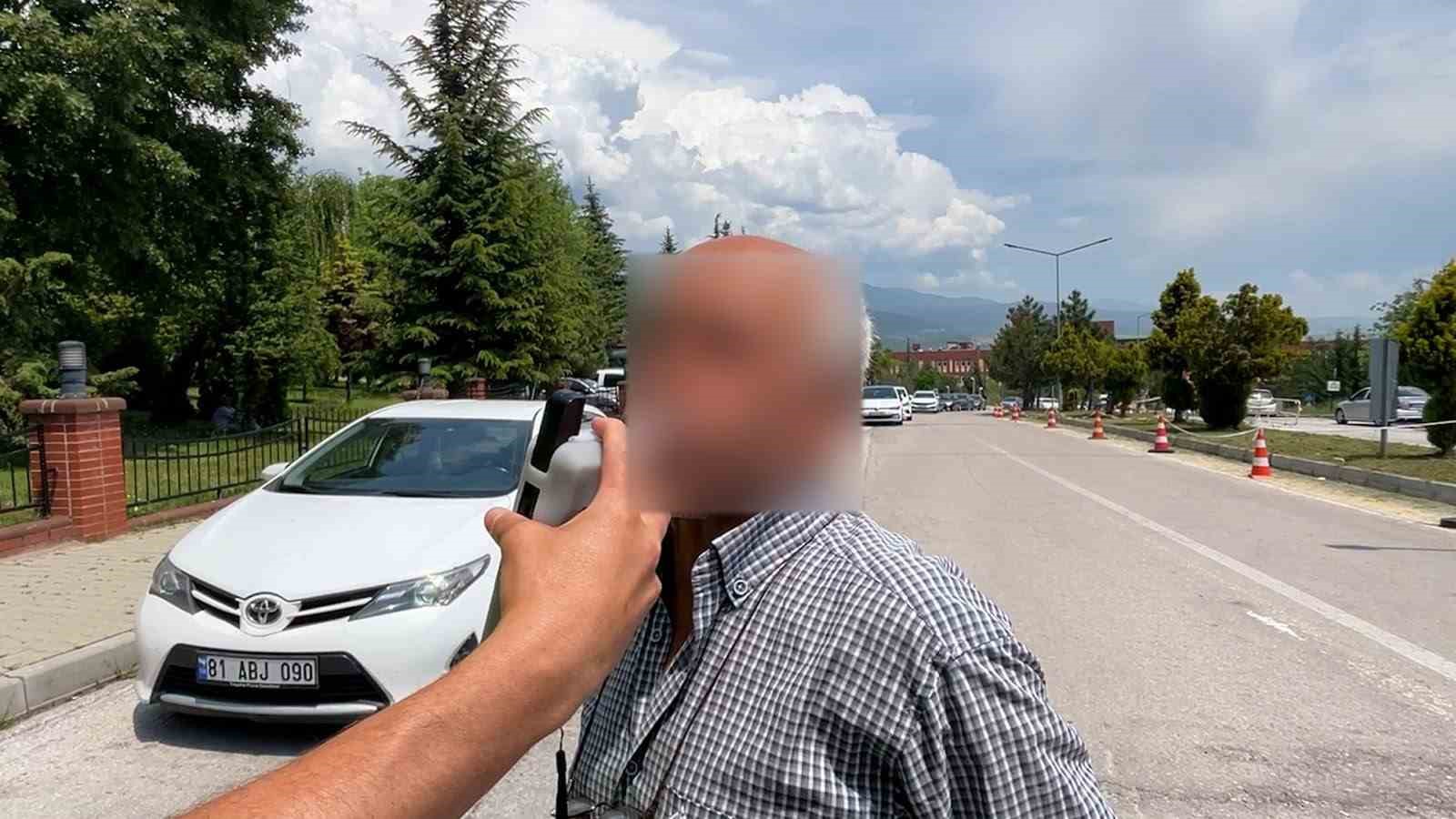 boluda-yokusta-geri-kayan-arac-ayni-otomobile-3-kez-carpti