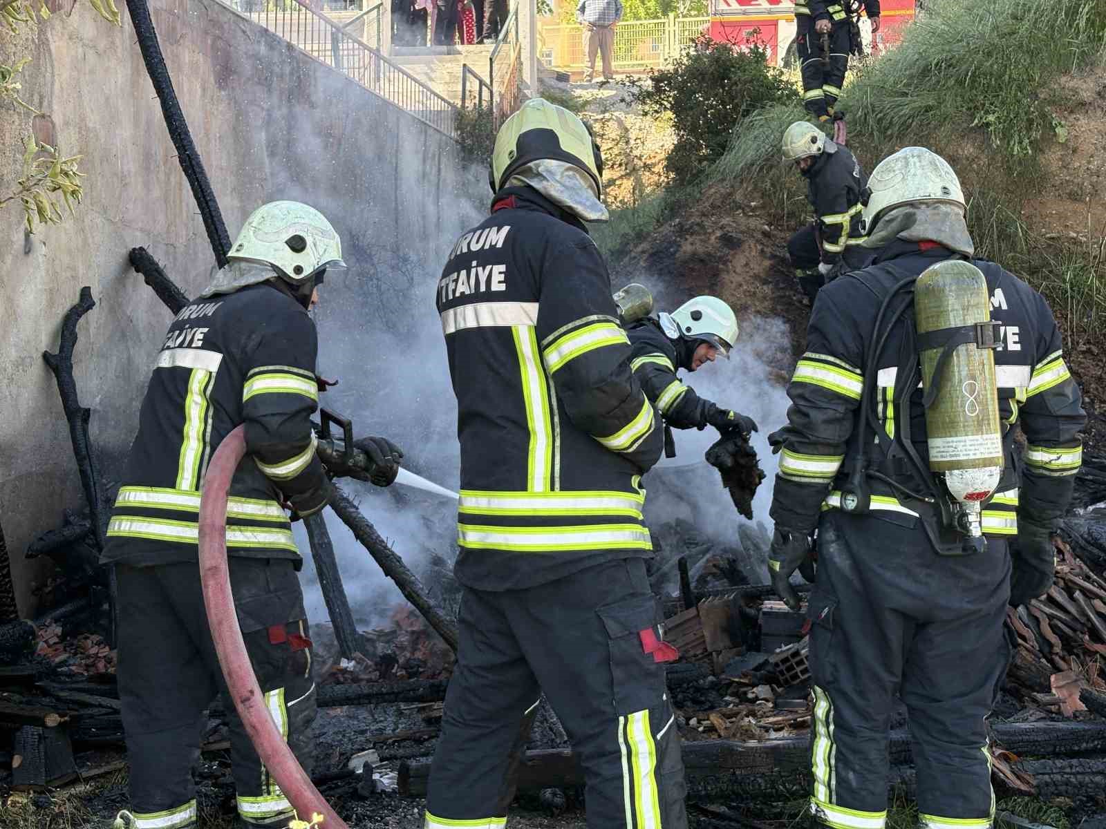 corumda-apartmanin-tandirliginda-cikan-yangin-korkuttu